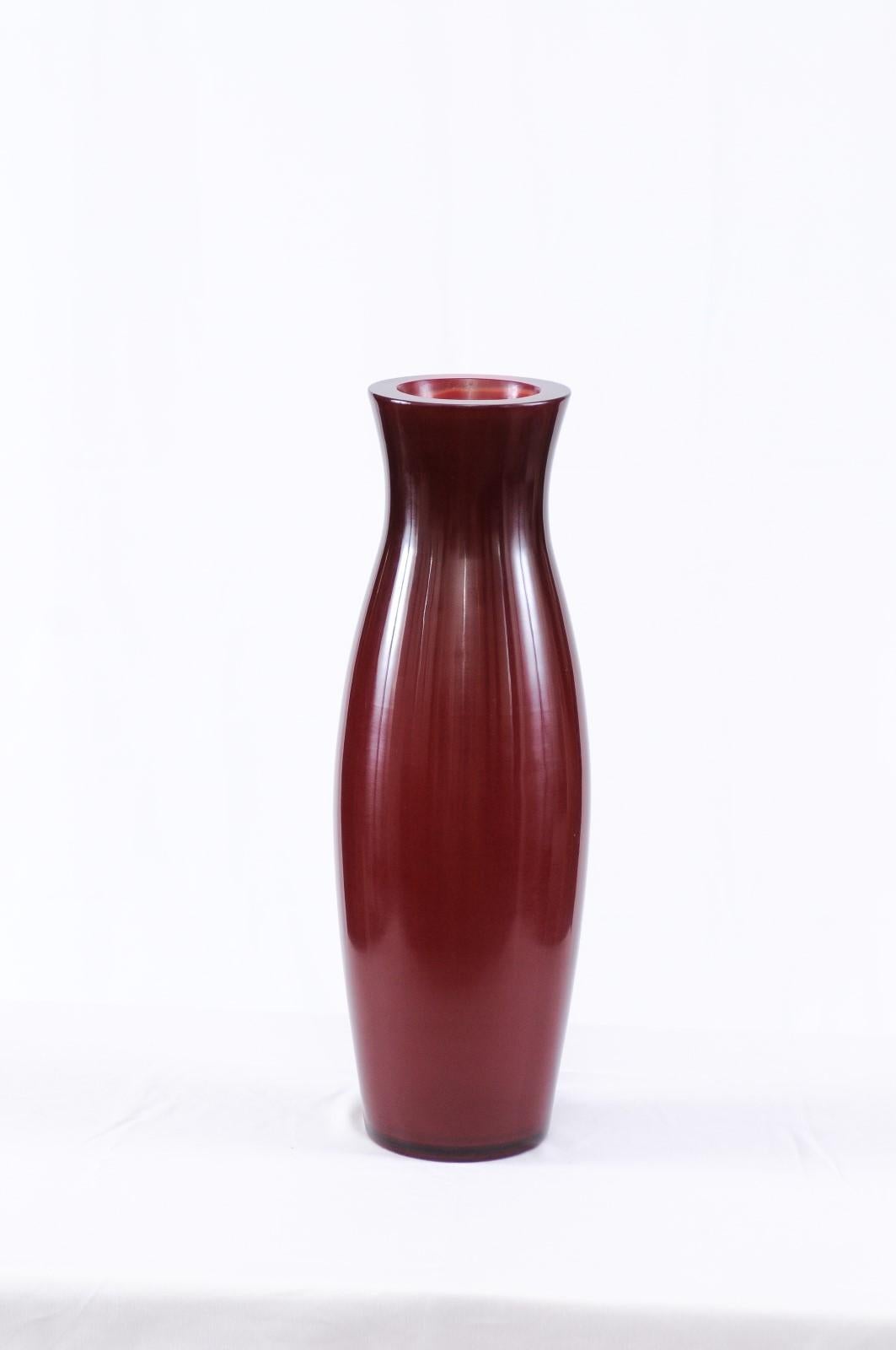 Ruby Color Peking Glass Vase, Robert Kuo In Good Condition In Atlanta, GA