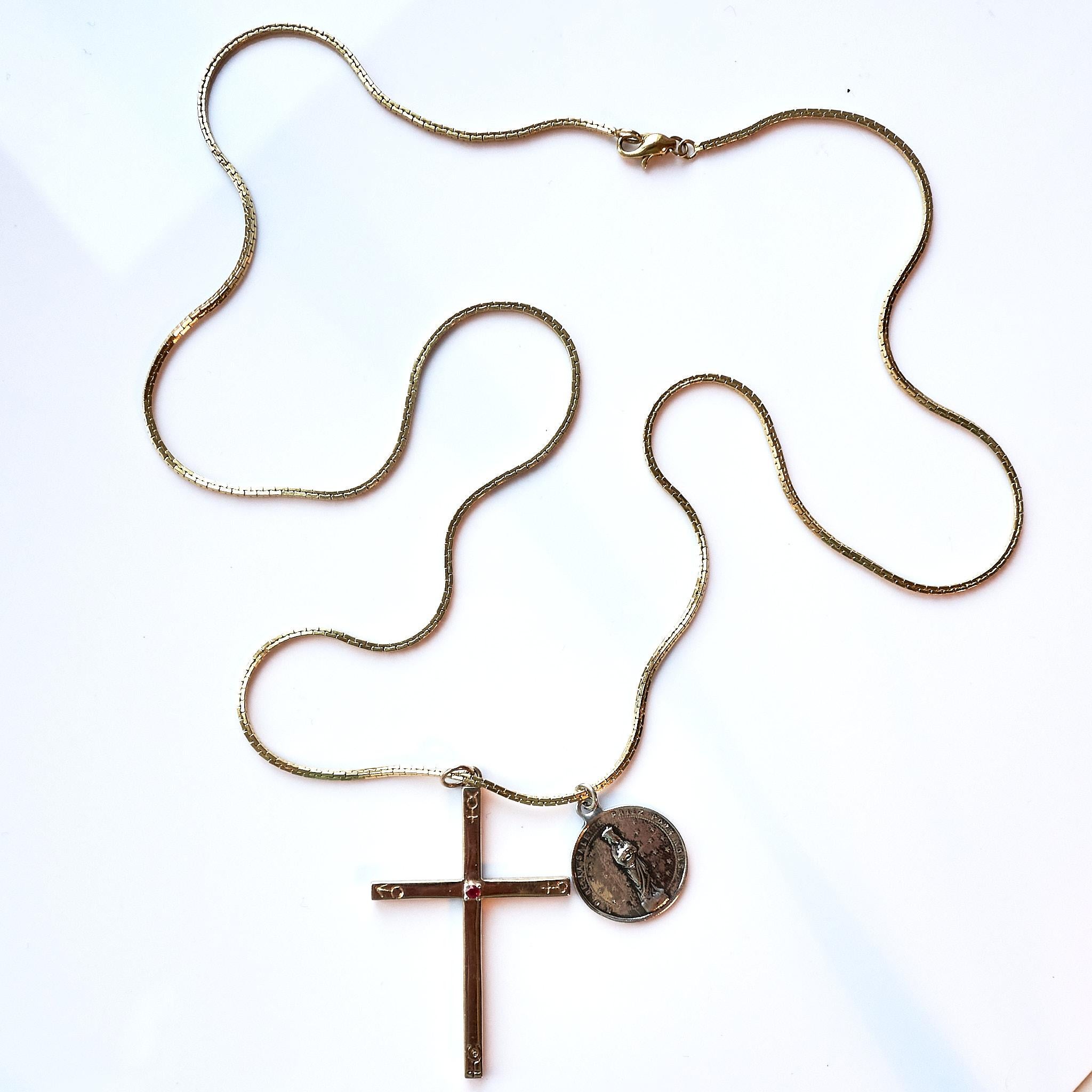 Collier croix astrologique française en bronze avec médaille Saint en argent sterling et rubis Neuf - En vente à Los Angeles, CA