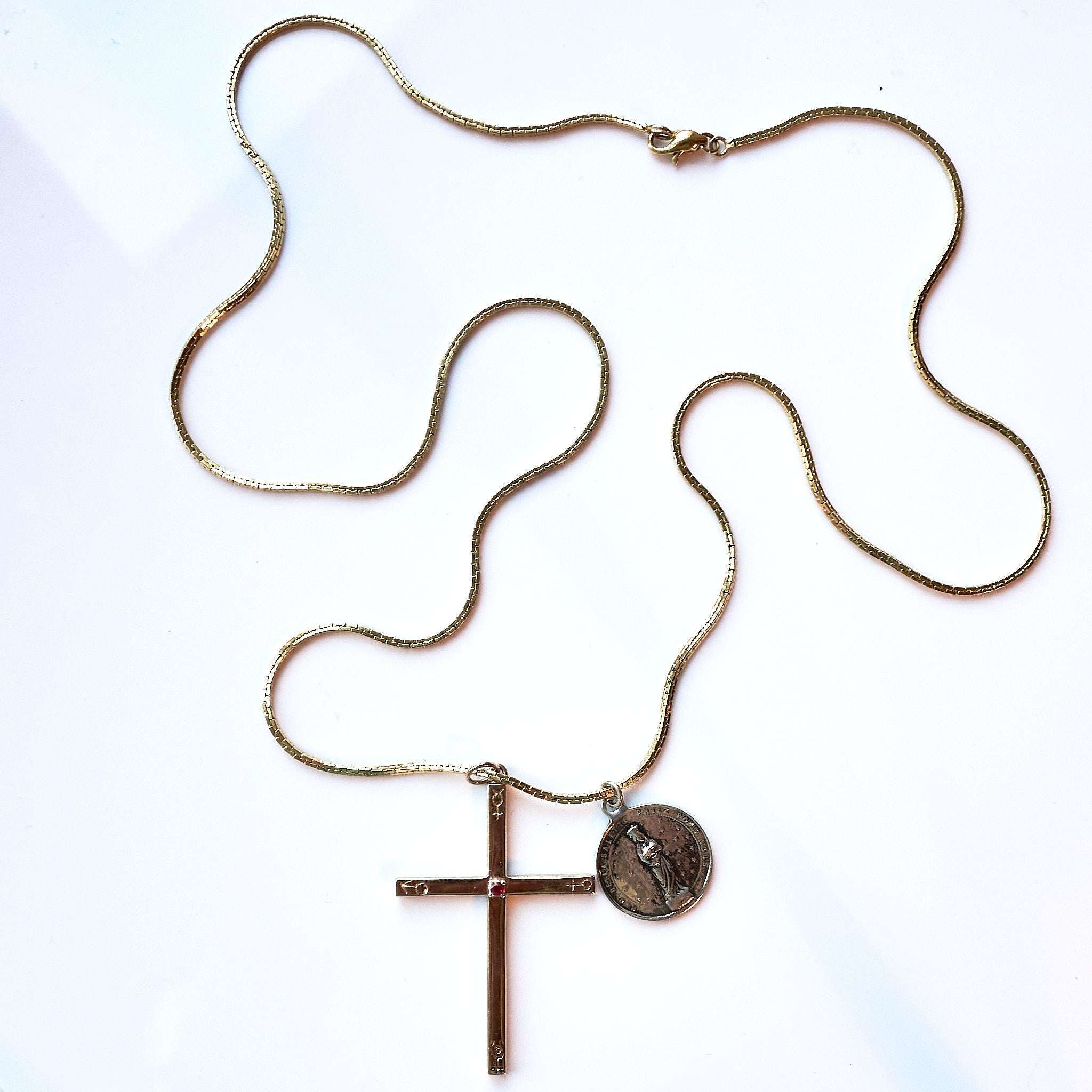 Collier croix astrologique française en bronze avec médaille Saint en argent sterling et rubis Unisexe en vente
