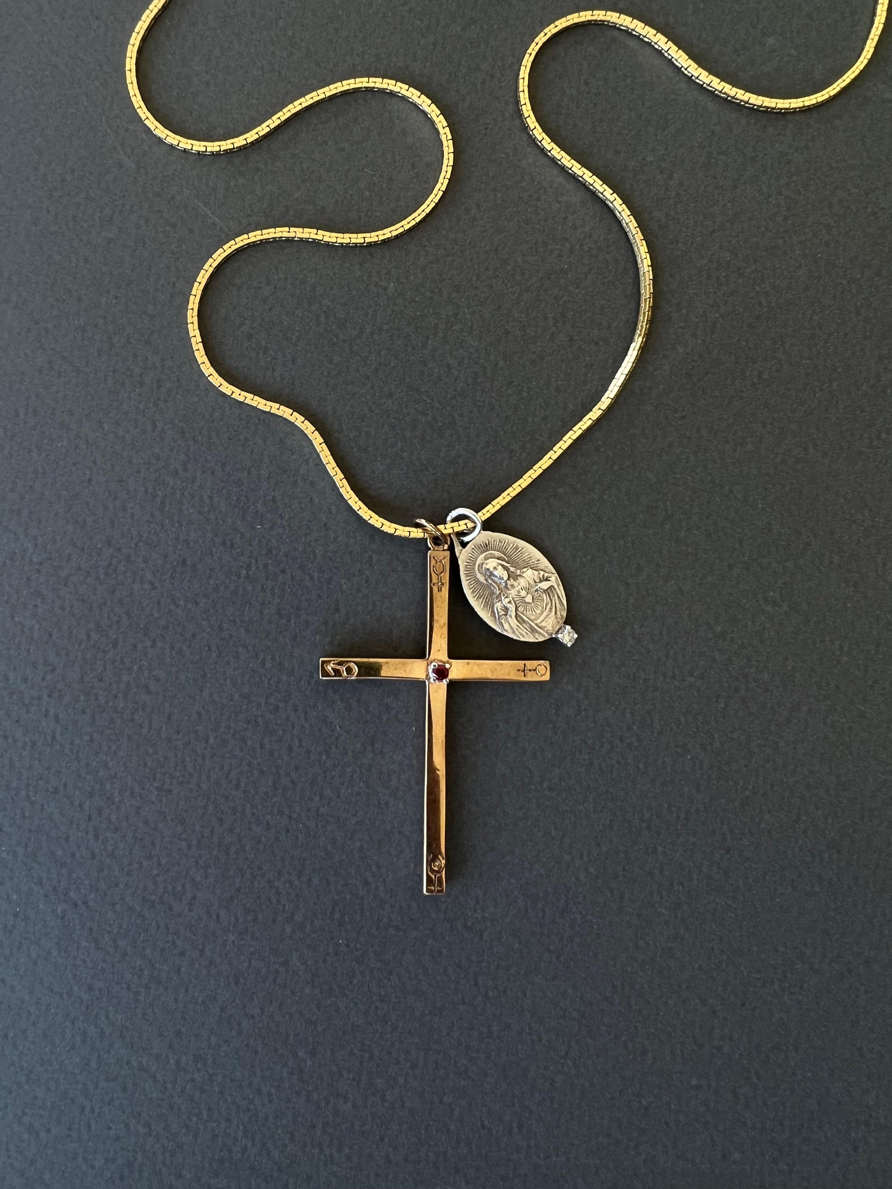 Collar con cruz de rubíes Símbolos astrológicos grabados Medalla de Jesús de diamantes blancos 1