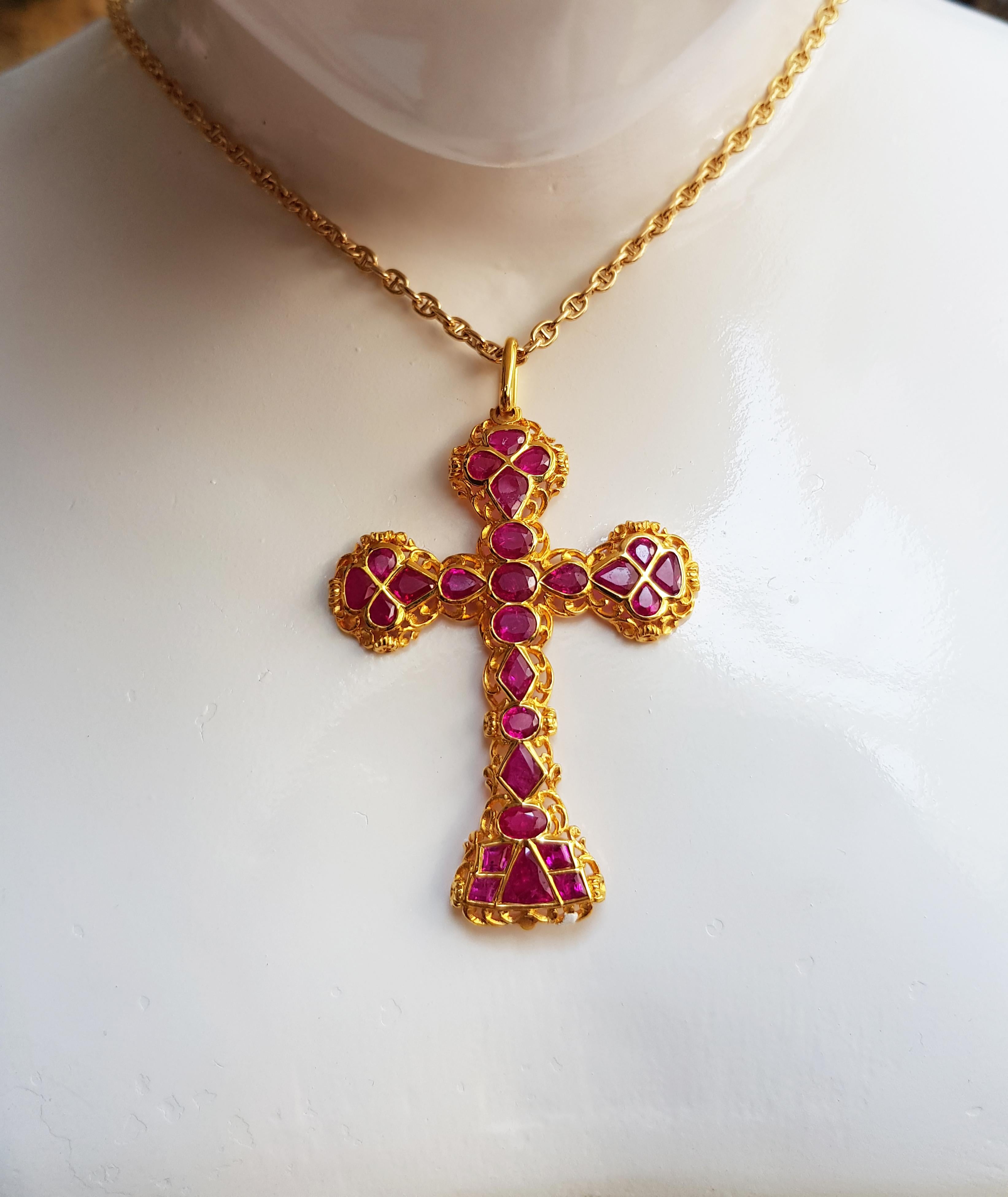 Ruby 13.50 carats Cross pendant set in 18 Karat Gold Settings 
(chain not included)

Width: 5.1 cm
Length: 8.0 cm 

