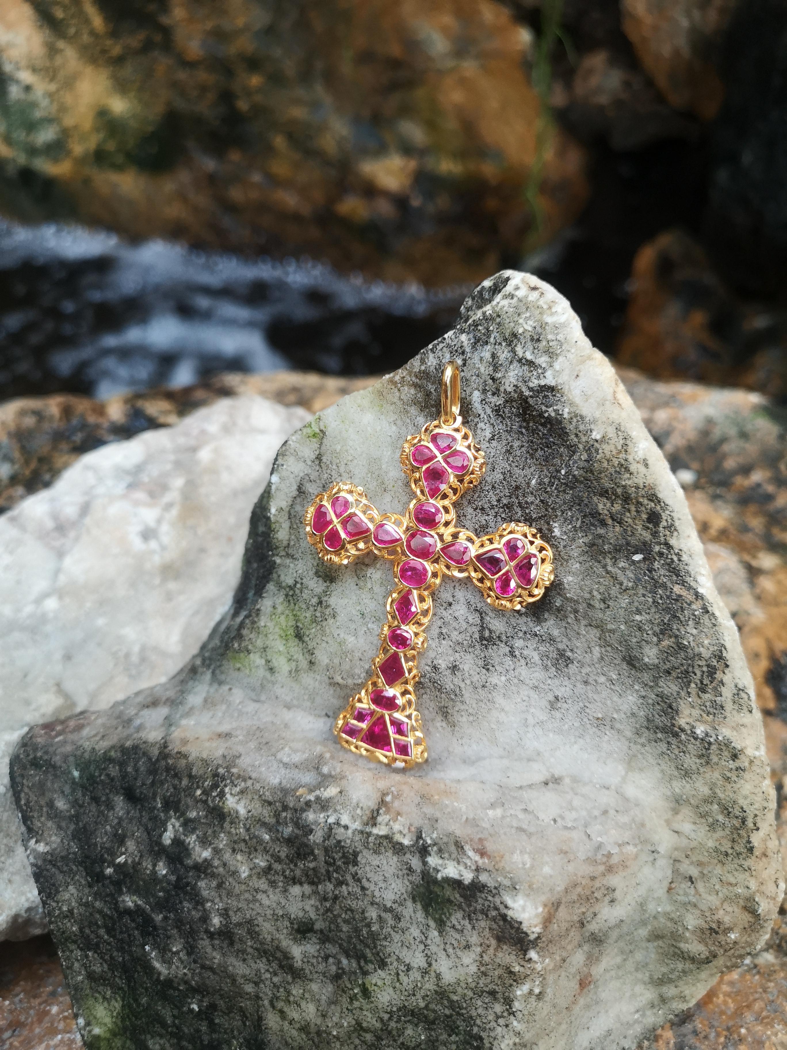 Ruby Cross Pendant Set in 18 Karat Gold Settings In New Condition For Sale In Bangkok, TH