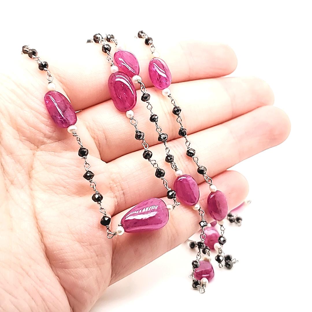 Donna Rubino Cts 64.02 con perle e diamanti neri Collana di perline in vendita