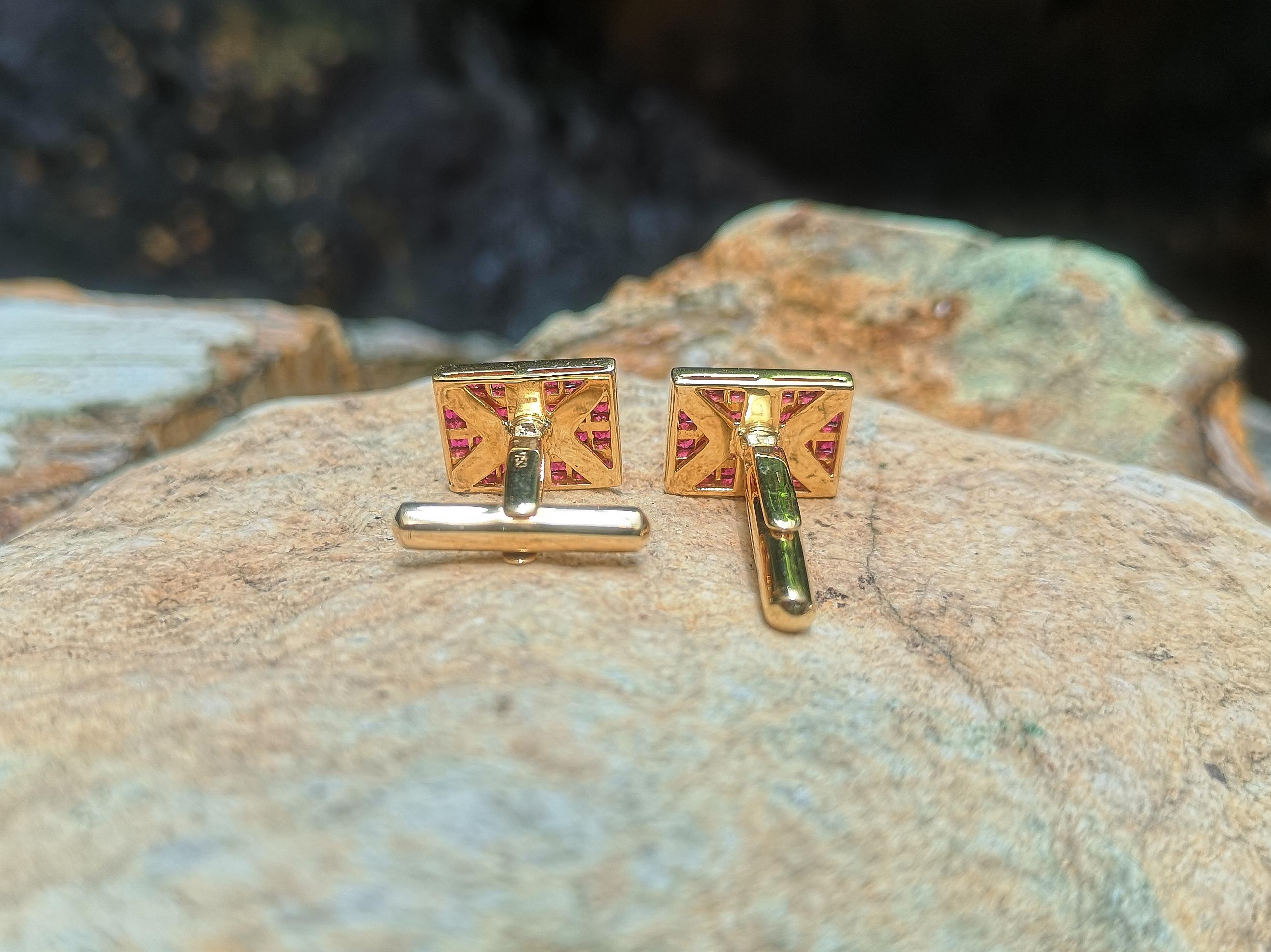 Ruby Cufflinks Set in 18 Karat Gold Settings In New Condition For Sale In Bangkok, TH