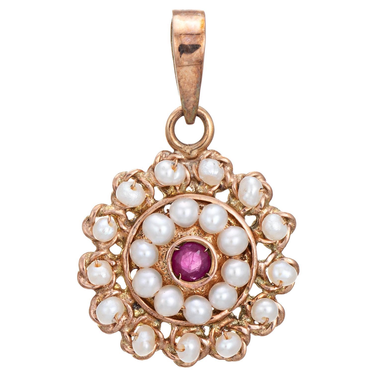 Pendentif en or jaune 14k Rubis Perle de Culture Petite Vintage Fine Jewelry Round  en vente