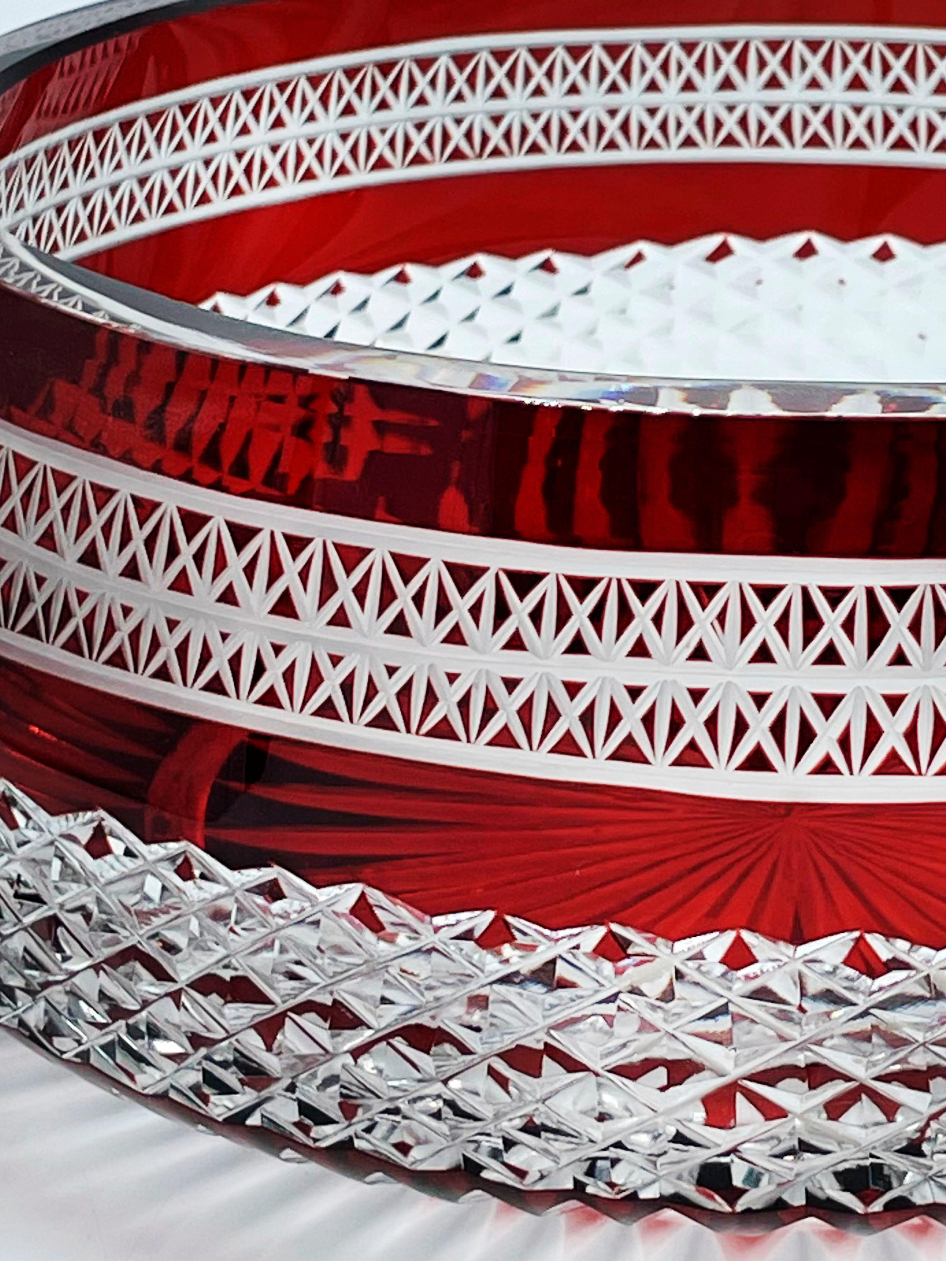 Ruby cut glass carved crystal bowl circa 1960s  In Good Condition For Sale In Autonomous City Buenos Aires, CABA