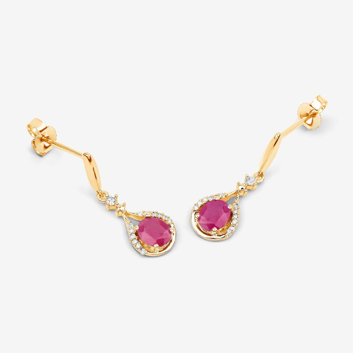 Taglio ovale Ruby Dangle Earrings Diamonds 14K Yellow Gold in vendita