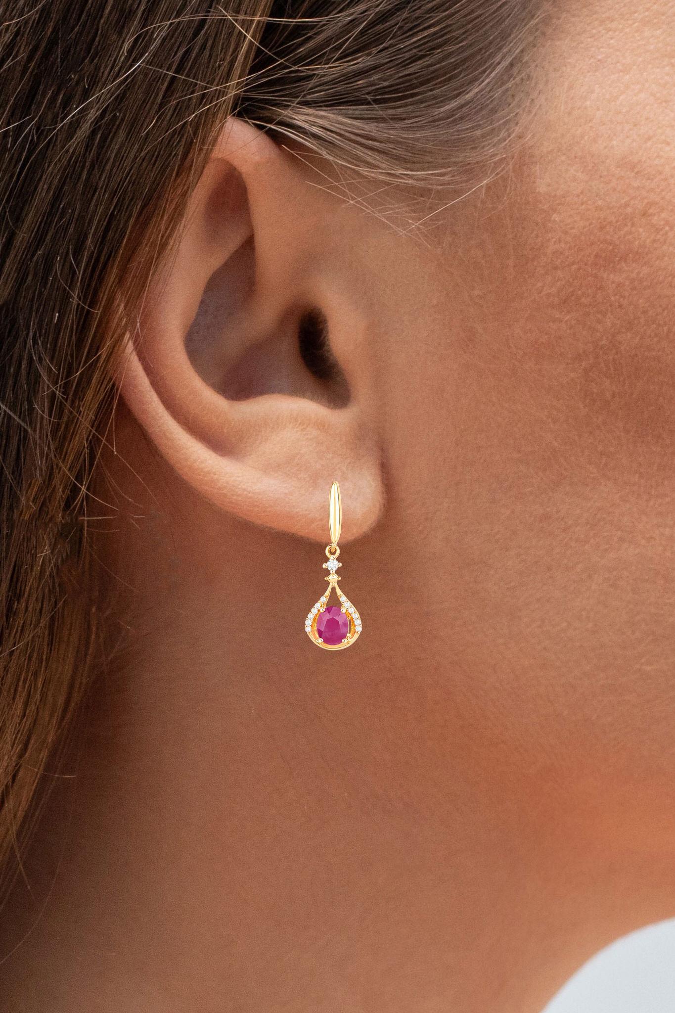 Ruby Dangle Earrings Diamonds 14K Yellow Gold in vendita 2