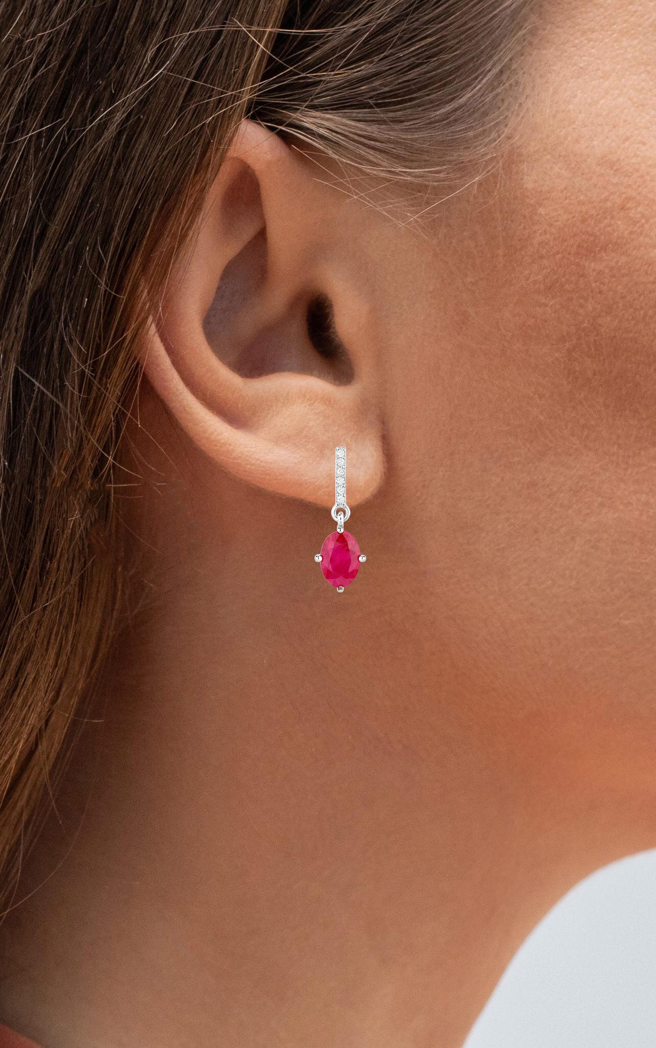 Taille ovale Ruby Dangle Earrings Diamonds 1.7 Carats 14K White Gold en vente