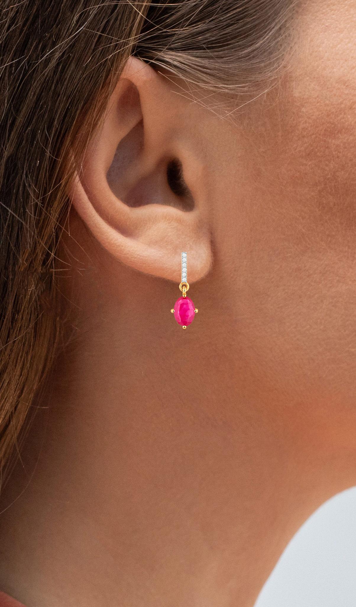 Taglio ovale Ruby Dangle Earrings Diamonds 1.7 Carats 14K Yellow Gold in vendita
