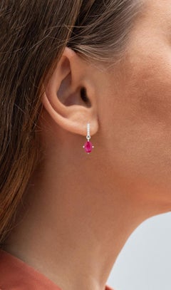 Pendientes colgantes de rubí Diamantes 1,74 quilates Oro blanco de 10 quilates