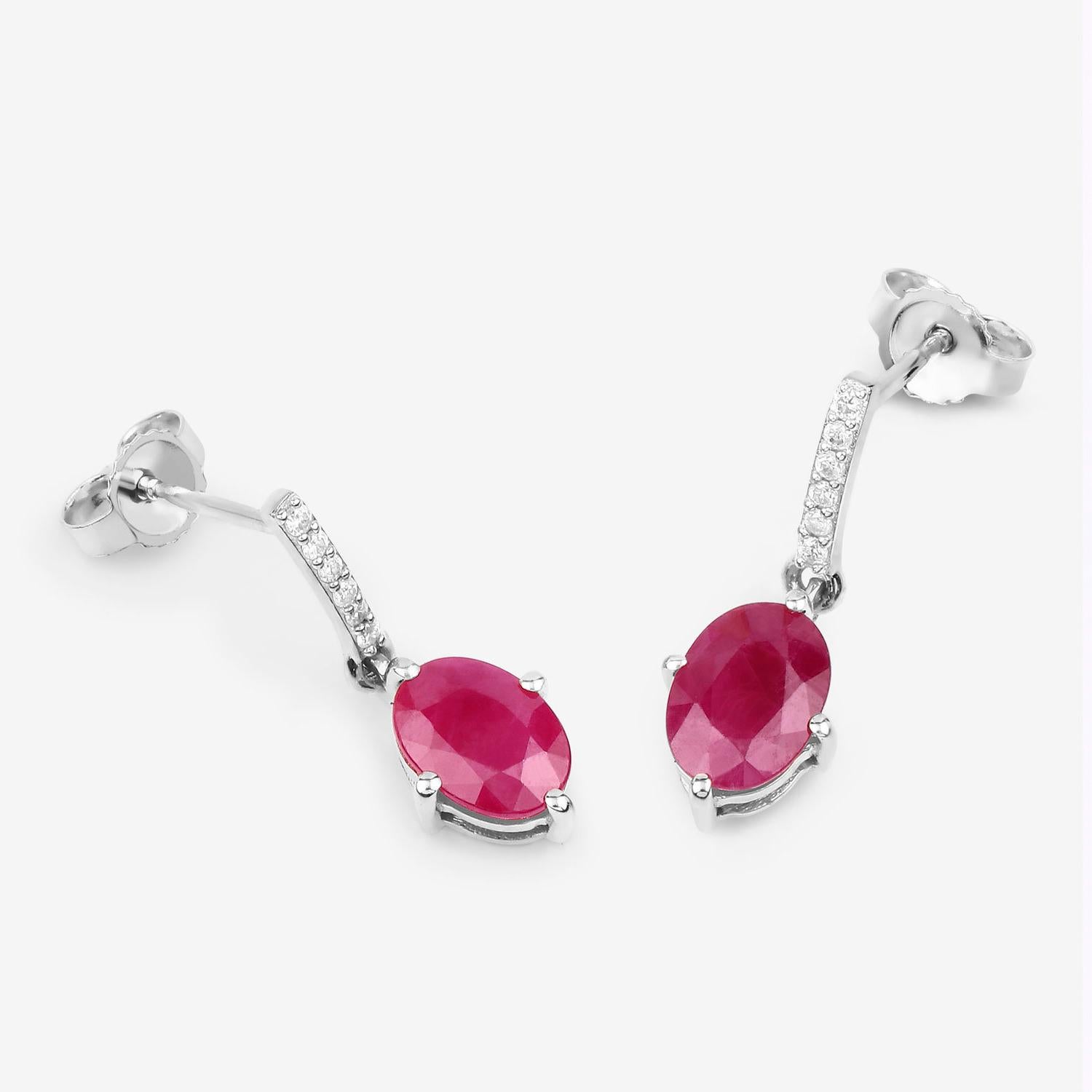 Taglio ovale Ruby Dangle Earrings Diamonds 1.74 Carats 10K White Gold in vendita