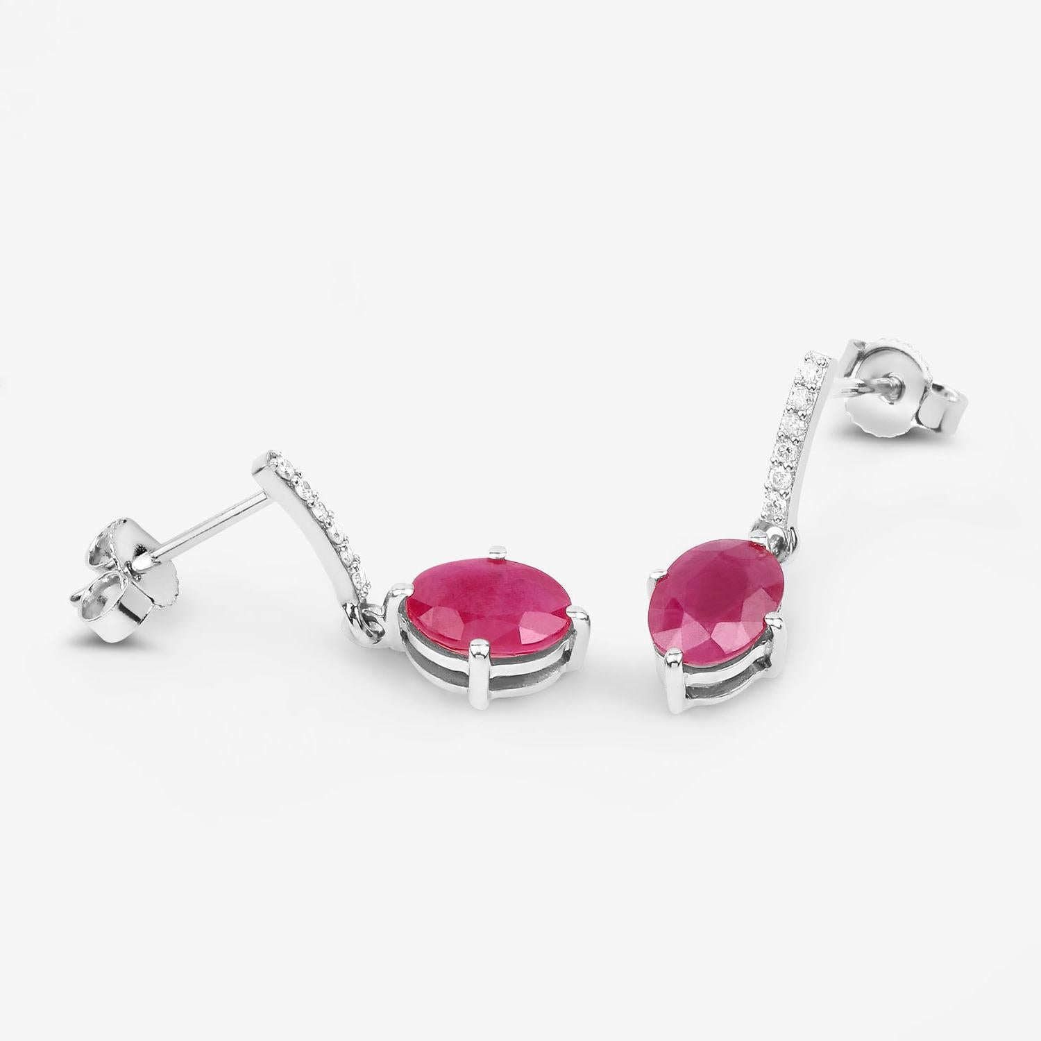da uomo o donna Ruby Dangle Earrings Diamonds 1.74 Carats 10K White Gold in vendita