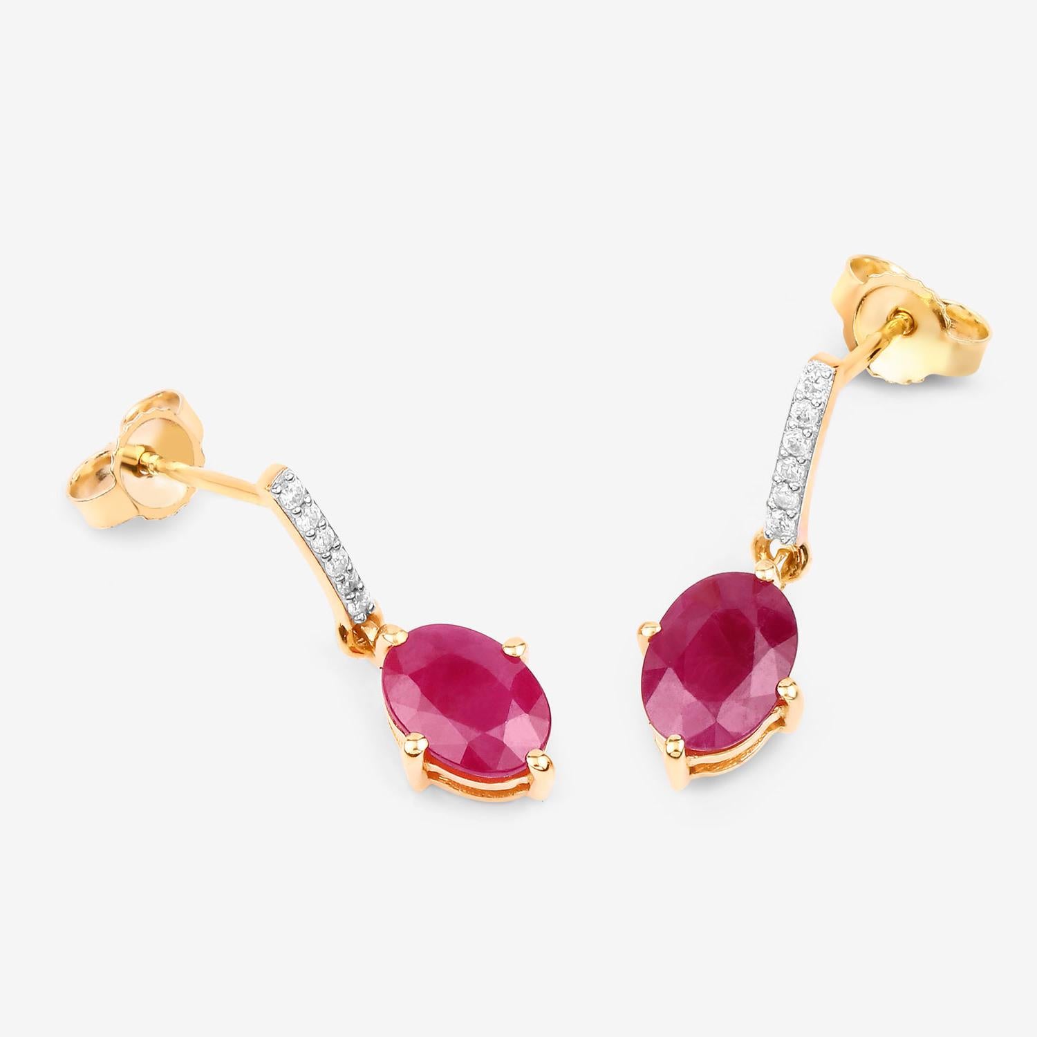 Taglio ovale Ruby Dangle Earrings Diamonds 1.74 Carats 10K Yellow Gold in vendita