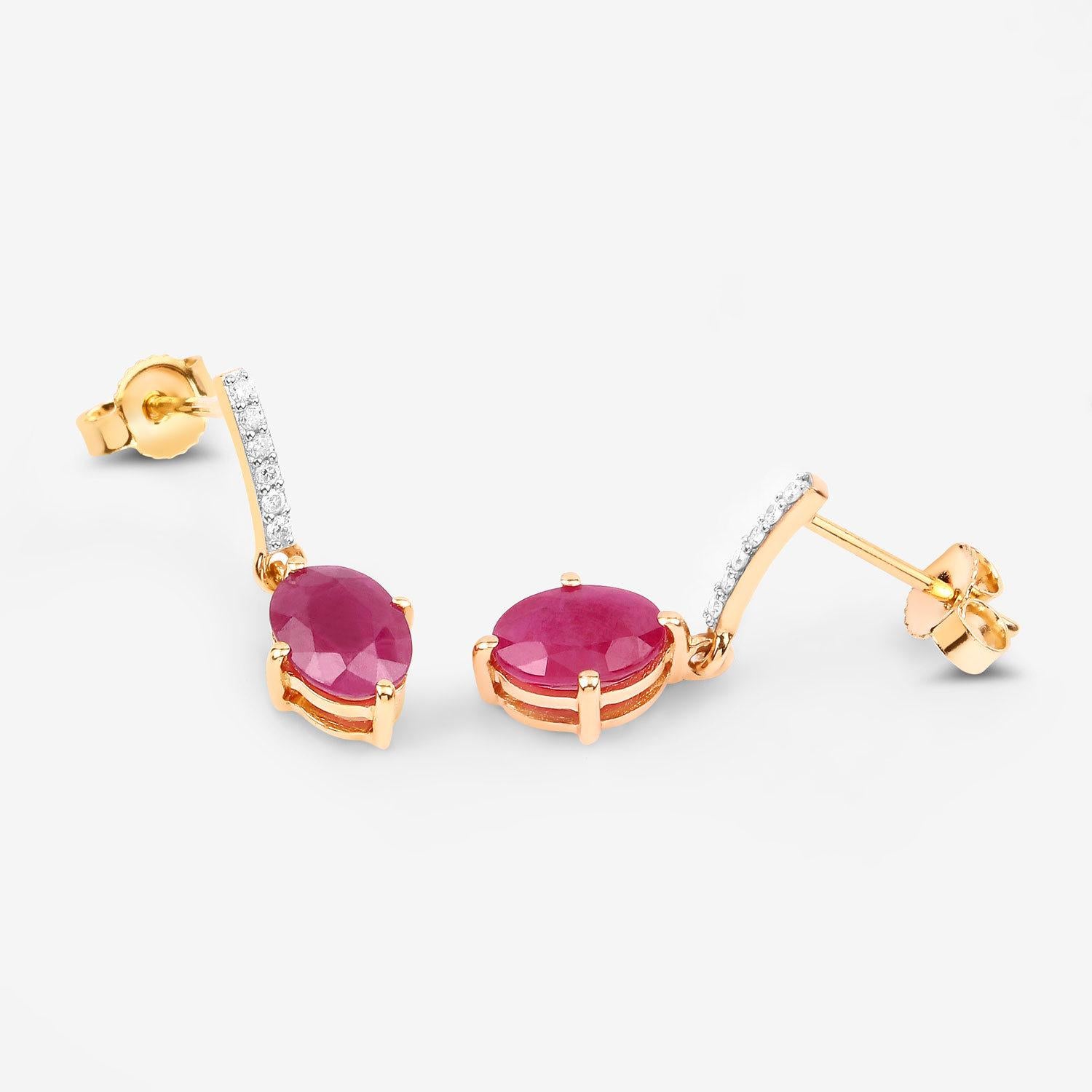 da uomo o donna Ruby Dangle Earrings Diamonds 1.74 Carats 10K Yellow Gold in vendita