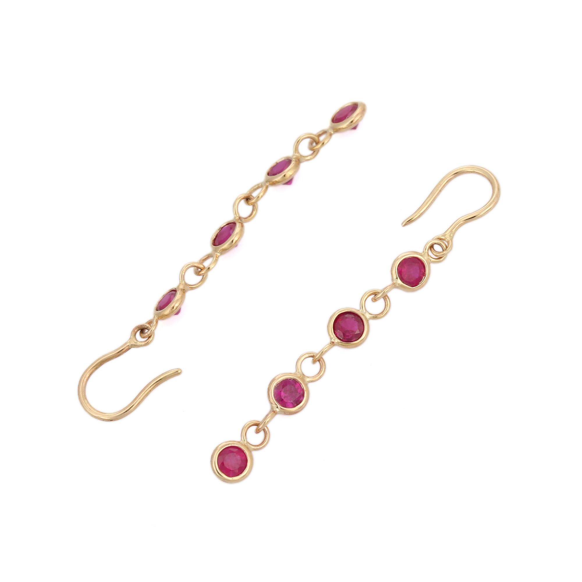 Ruby Dangle Earrings in 18 Karat Yellow Gold In New Condition For Sale In Houston, TX