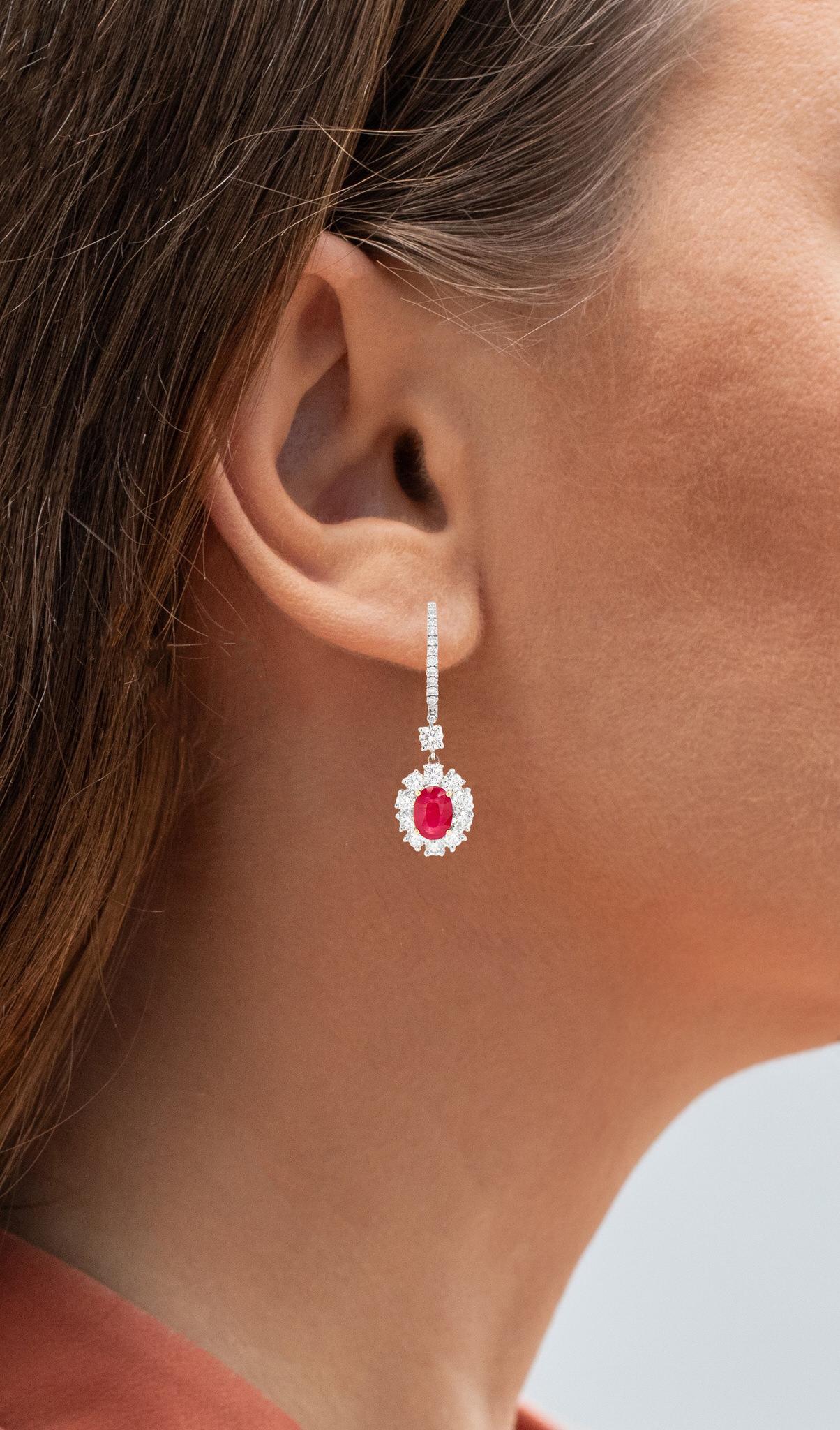 It comes with the Gemological Appraisal by GIA GG/AJP
All Gemstones are Natural
Rubies = 2.36 Carats
Diamonds = 1,81 Carats
Metal: 18K White Gold
Dimensions: 32 x 10 mm