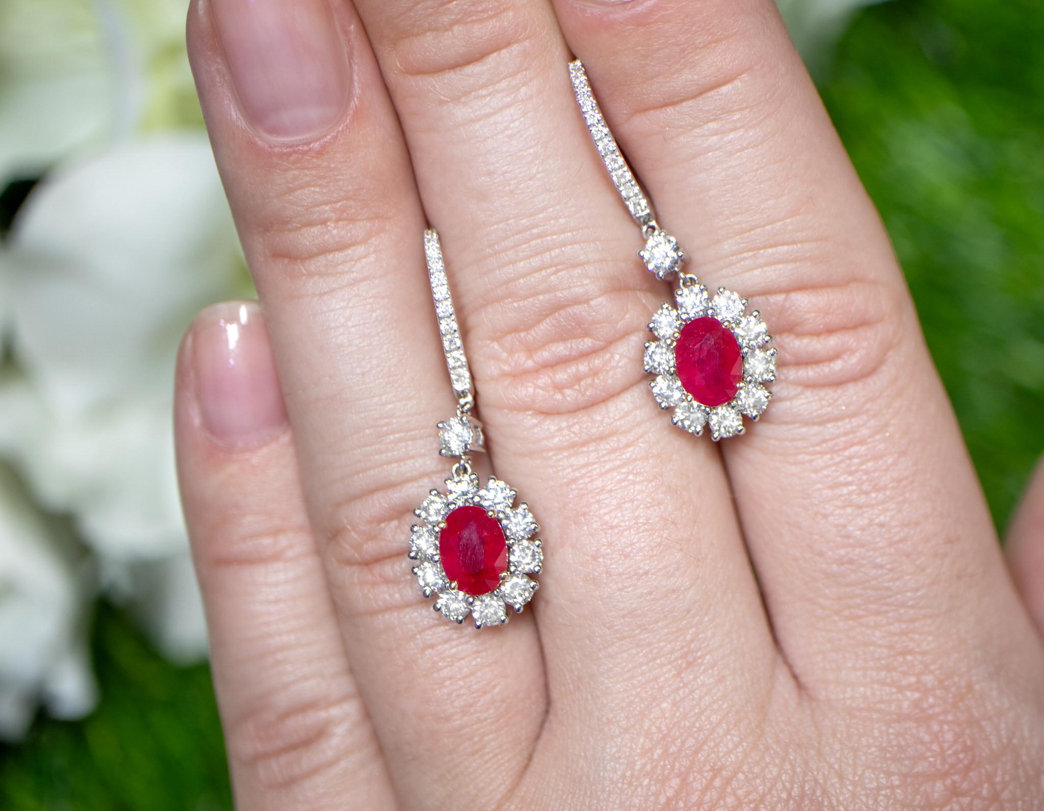 Pendientes colgantes de rubí con diamantes 4,17 quilates Oro de 18 quilates Contemporáneo en venta