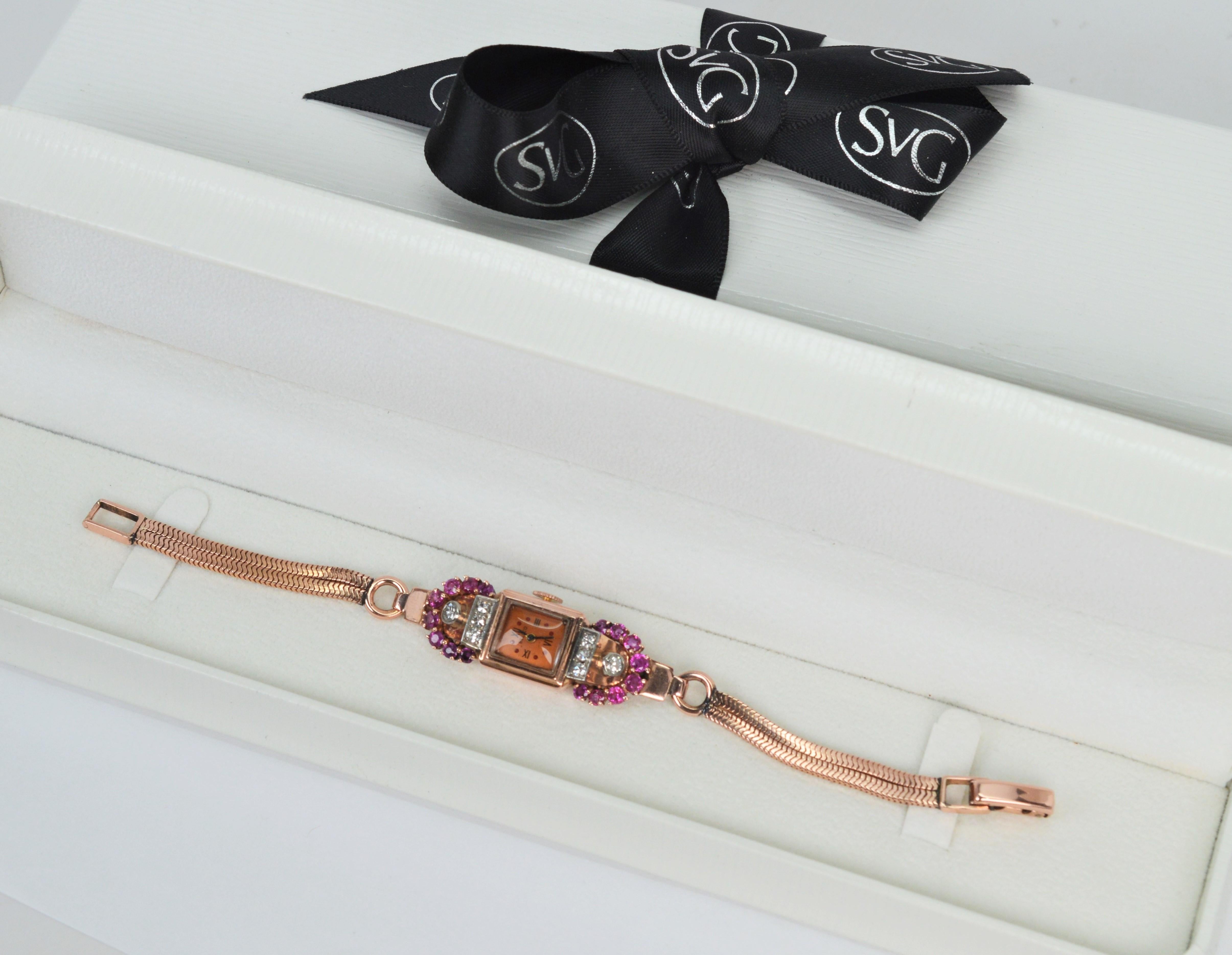 Montre-bracelet art déco en or rose 14 carats avec rubis et diamants en vente 15