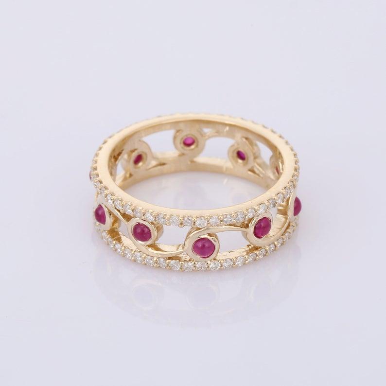 Taille mixte Bague en or jaune 14 carats avec rubis et diamants en vente