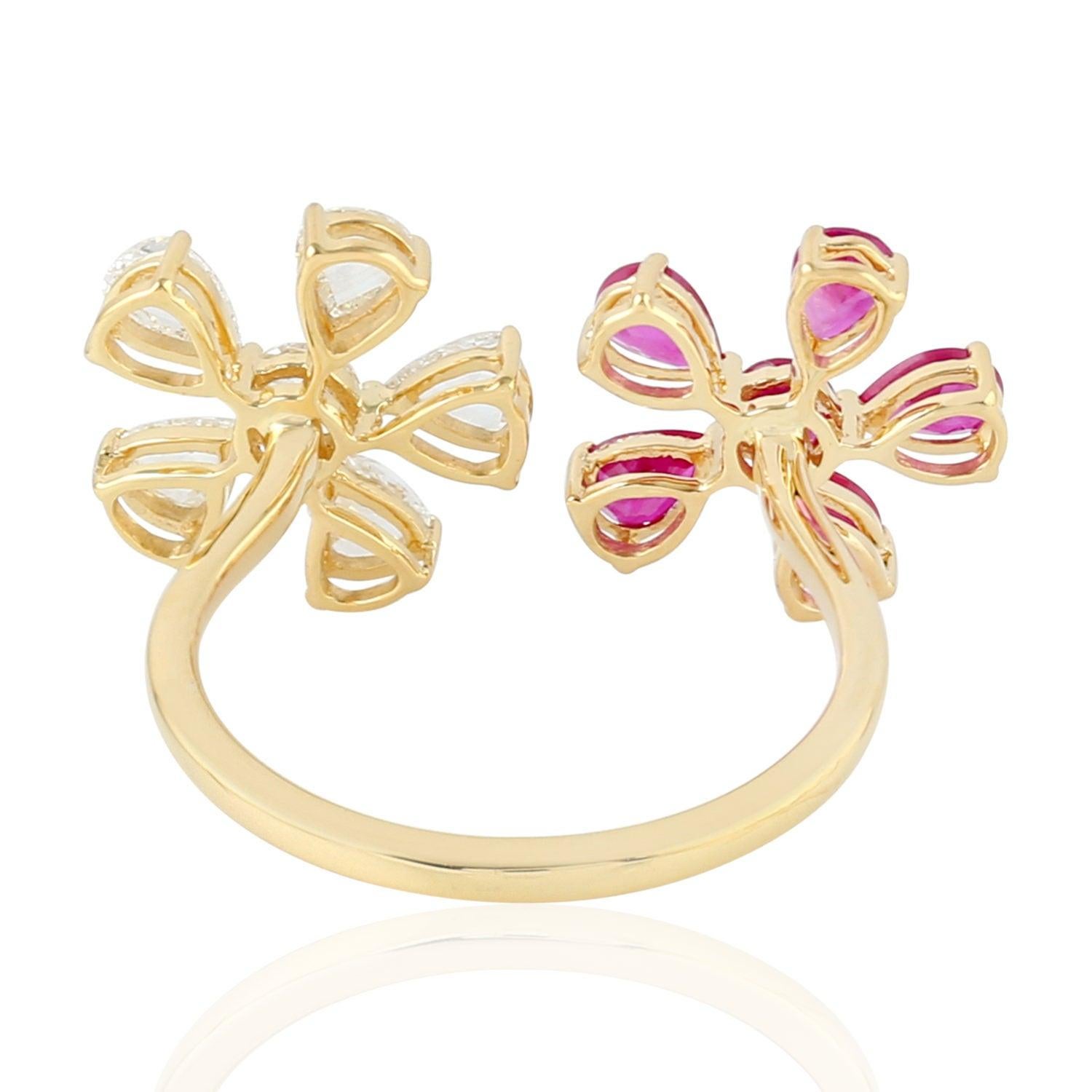 Im Angebot: Offener Ring mit Rubin und Diamant aus 18 Karat Gold mit Blumenmotiv () 3