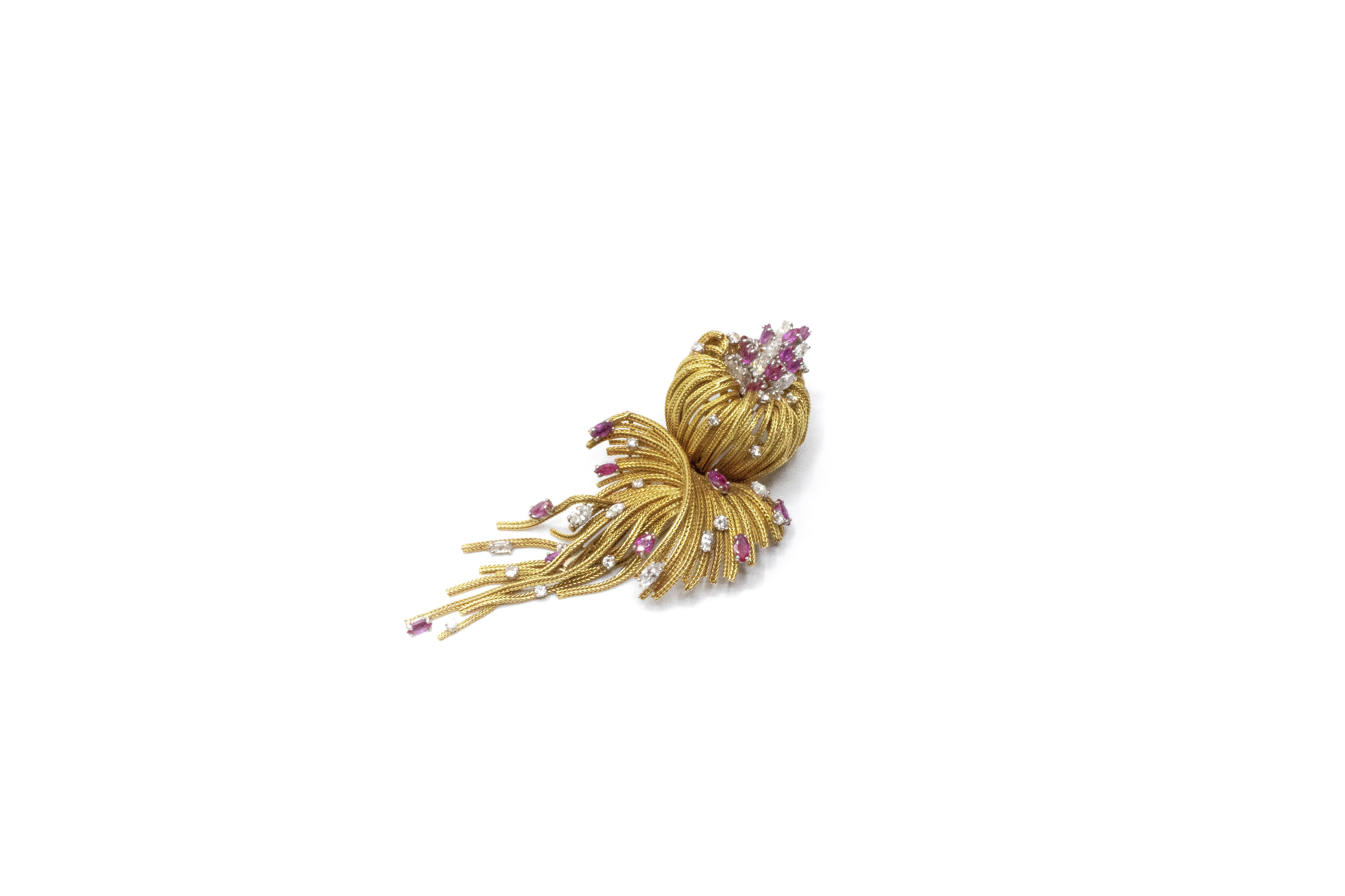 Ruby Diamond 18 Karat Gold Brooch In Good Condition For Sale In New York, NY