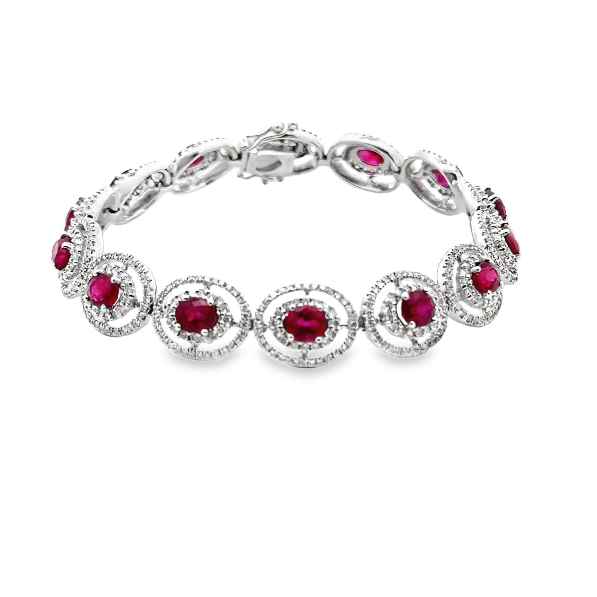 Taille ovale Bracelet en or blanc 18k avec rubis et diamants en vente
