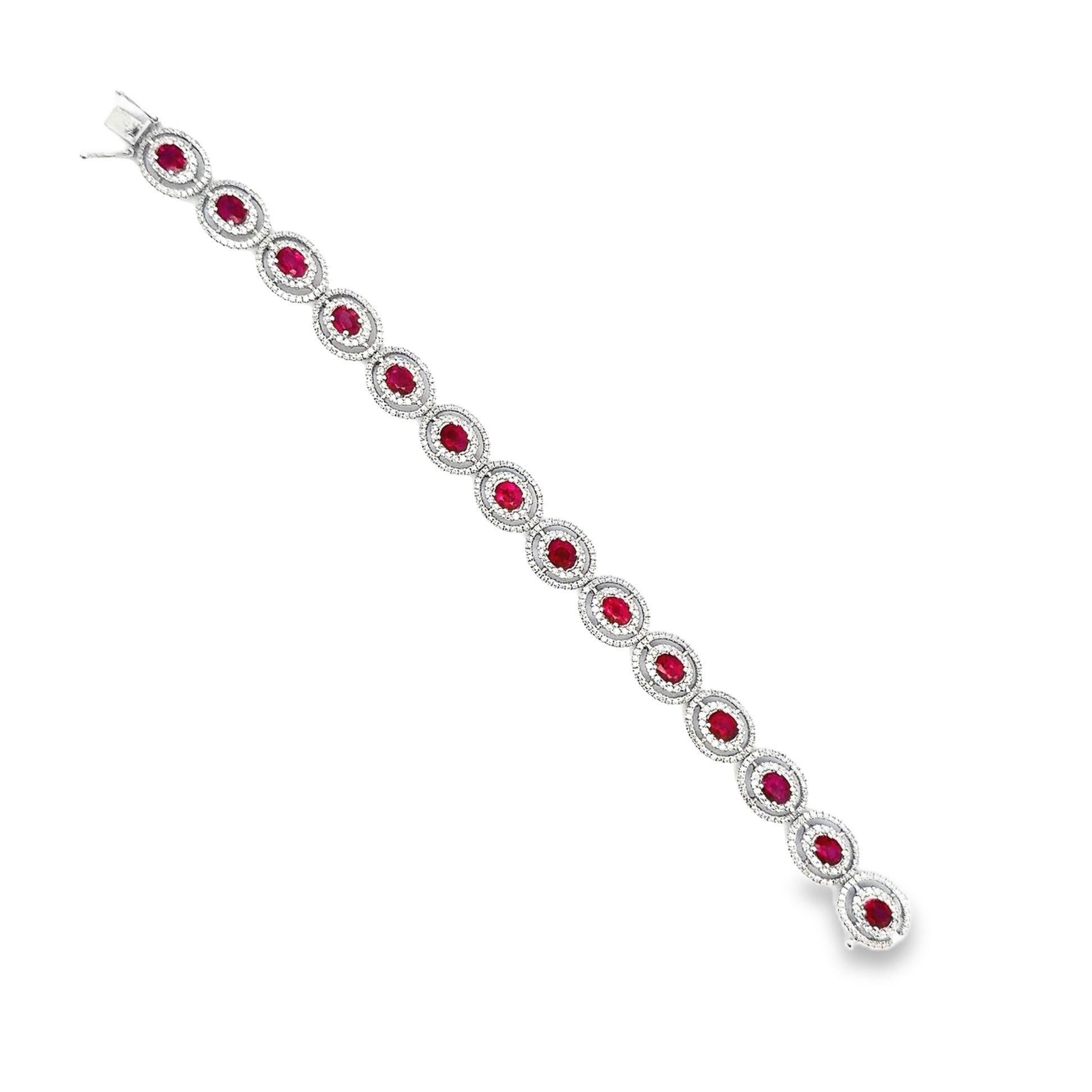 Bracelet en or blanc 18k avec rubis et diamants Neuf - En vente à Beverly Hills, CA