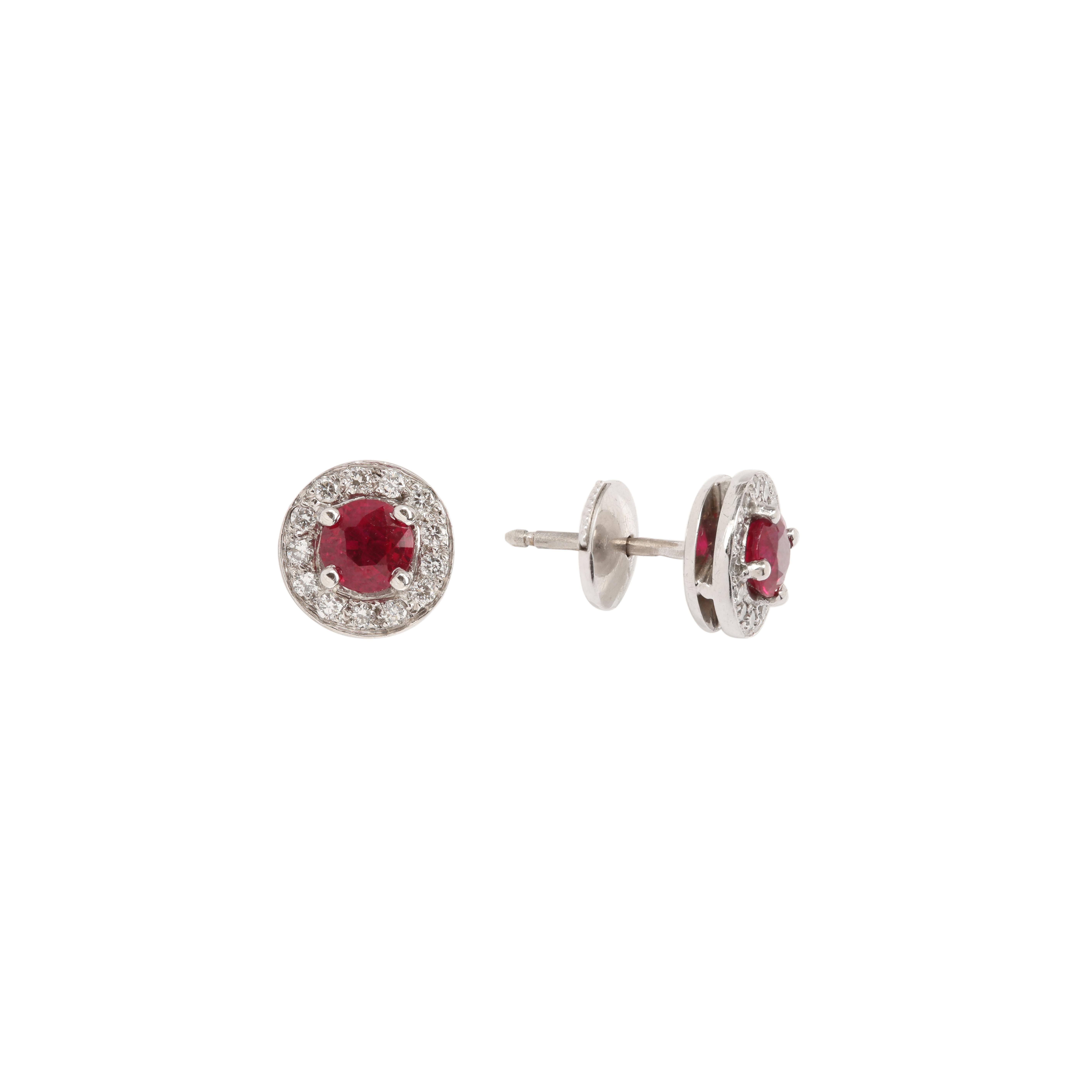 White gold earstuds set with Burmese rubies and diamonds.

Total estimated weight of rubies : 1 carat

Origin: Burma

Total estimated weight of diamonds : 0.25 carats

Dimensions : 9.21 x 9.21 x 4.50 mm(0.362 x 0.362 x 0.177 inch)

Weight of the