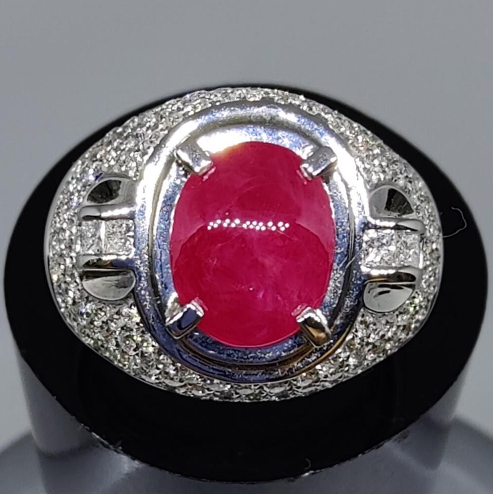 This stunning ruby and diamond ring is the perfect choice for the stylish and sophisticated man. The ring is made of 18K white gold and features a bold ruby cabochon surrounded by a cluster of sparkling diamonds. The ruby is a symbol of passion and