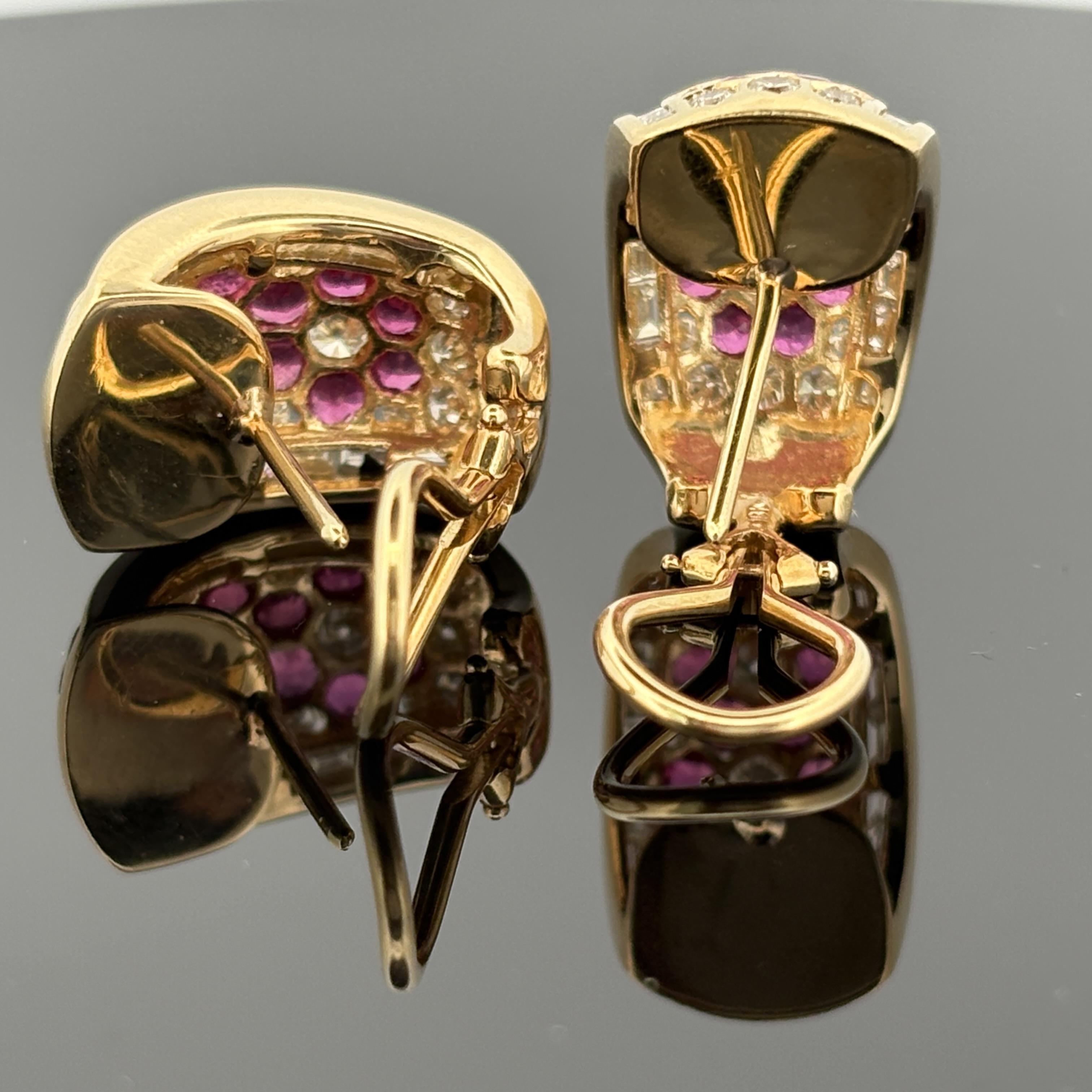 Pendientes de aro en forma de panal de oro amarillo de 18k con rubíes y diamantes 3,75 ctw Corte redondo en venta