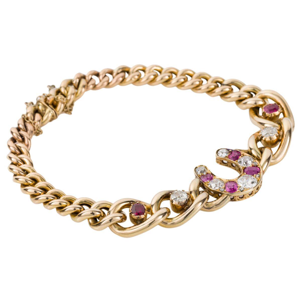 Isn't this gorgeous? A perfect gift for a horse lover or just a perfect gift as a good luck keepsake whatever the reason the receiver of this bracelet will never want to take it off.  Crafted from 9k yellow gold this vintage English bracelet