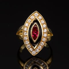 Anillo marquesa de oro de 18 quilates con diamante rubí y esmalte