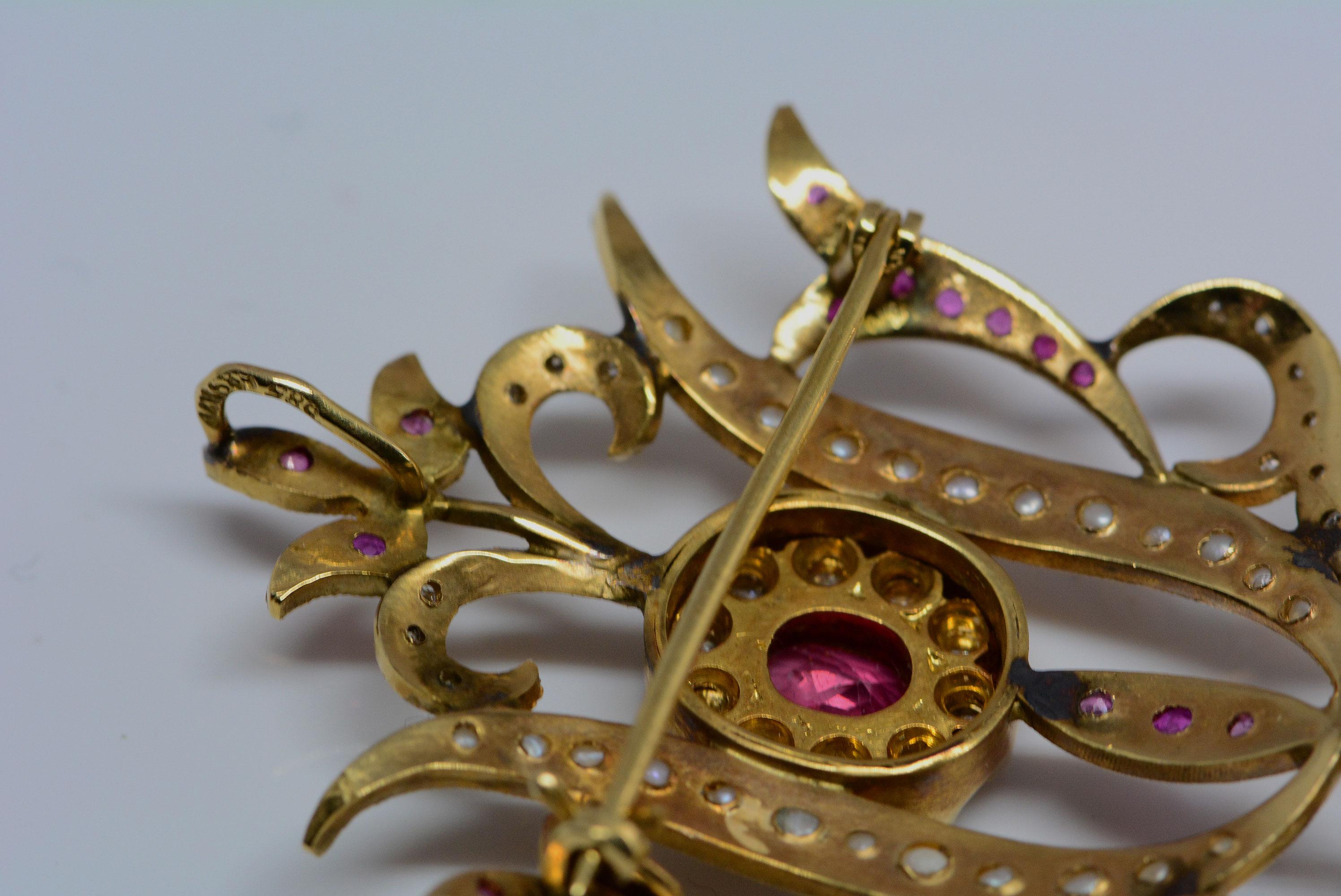 Ruby, Diamond, and Pearl, 14 Karat Gold Brooch-Pendant im Zustand „Hervorragend“ im Angebot in Aurora, Ontario