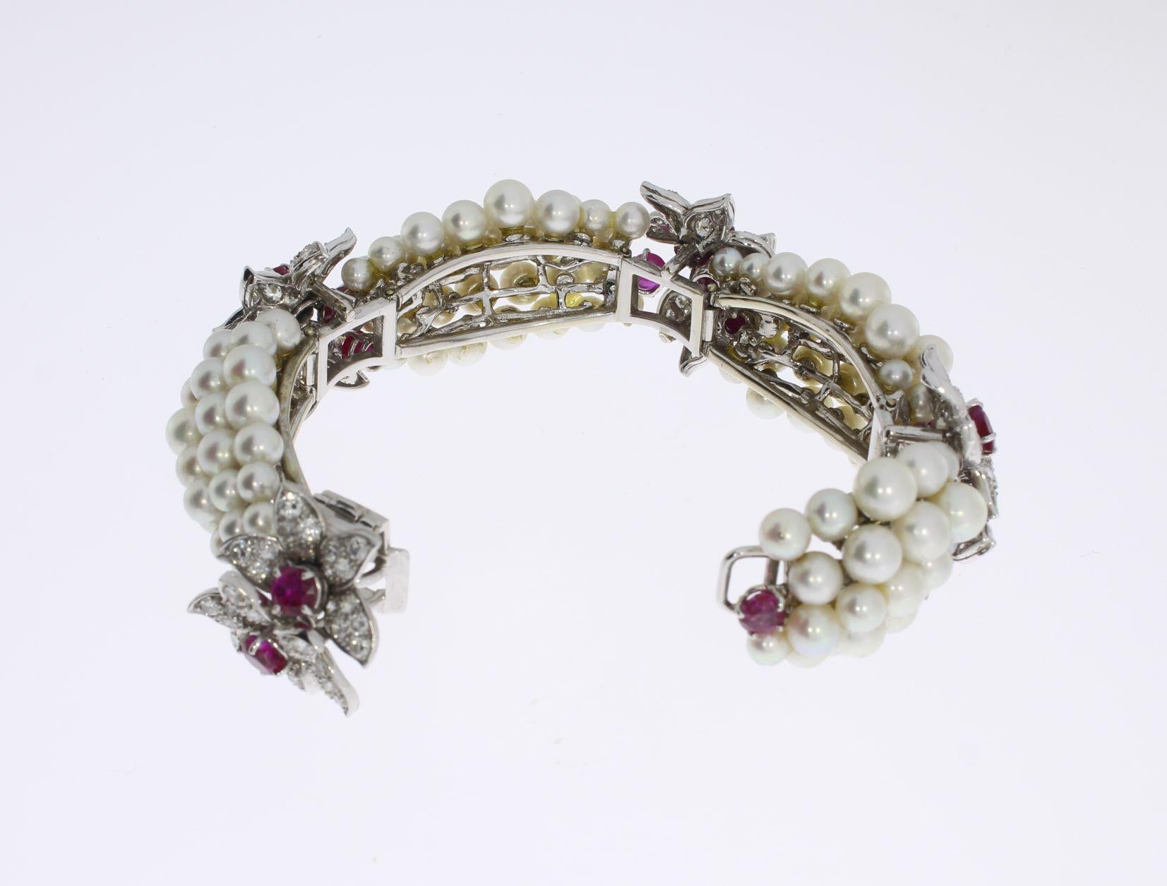 Bracelet vintage en or avec rubis, diamants et perles Pour femmes en vente