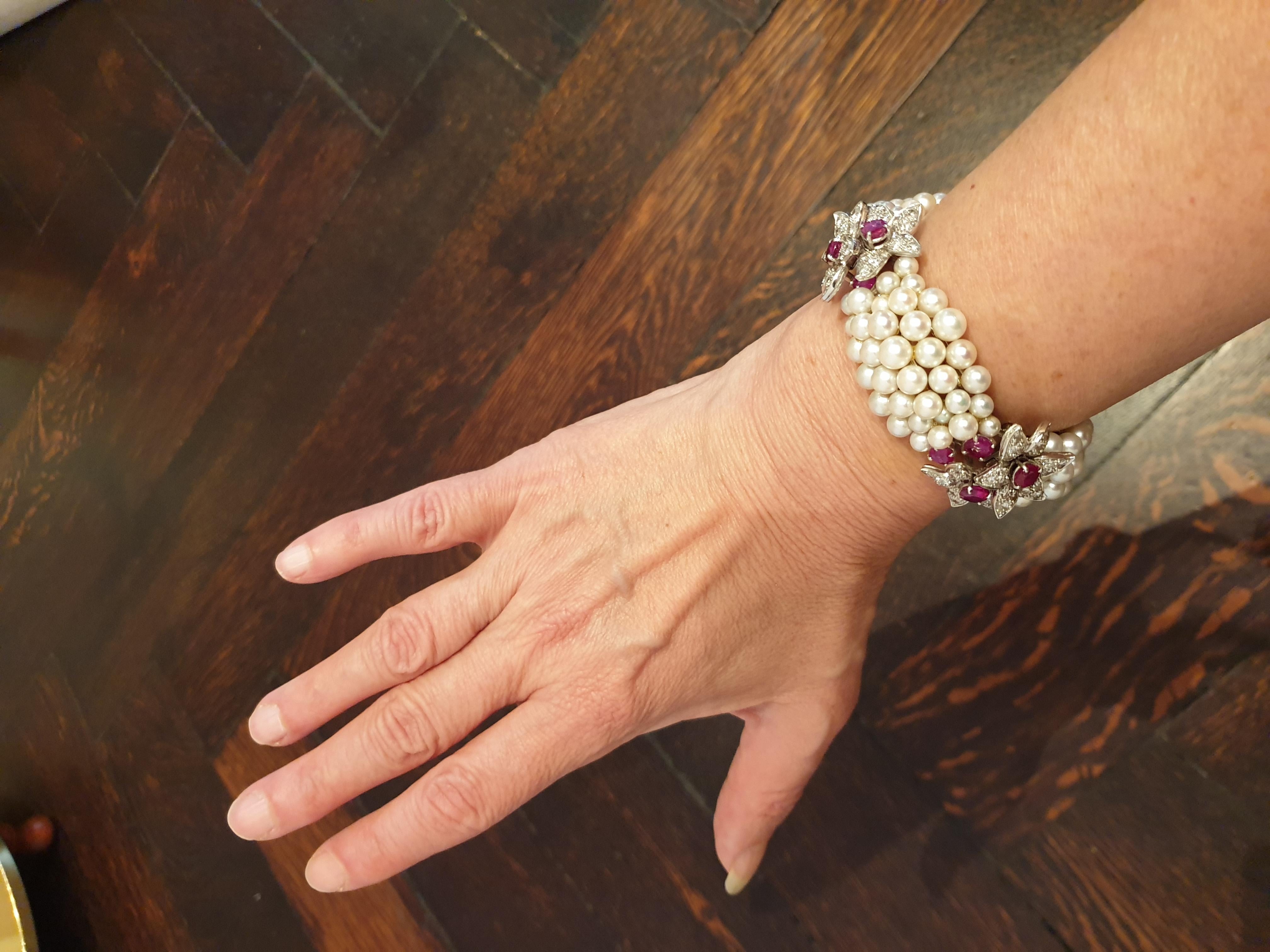 Bracelet vintage en or avec rubis, diamants et perles en vente 2