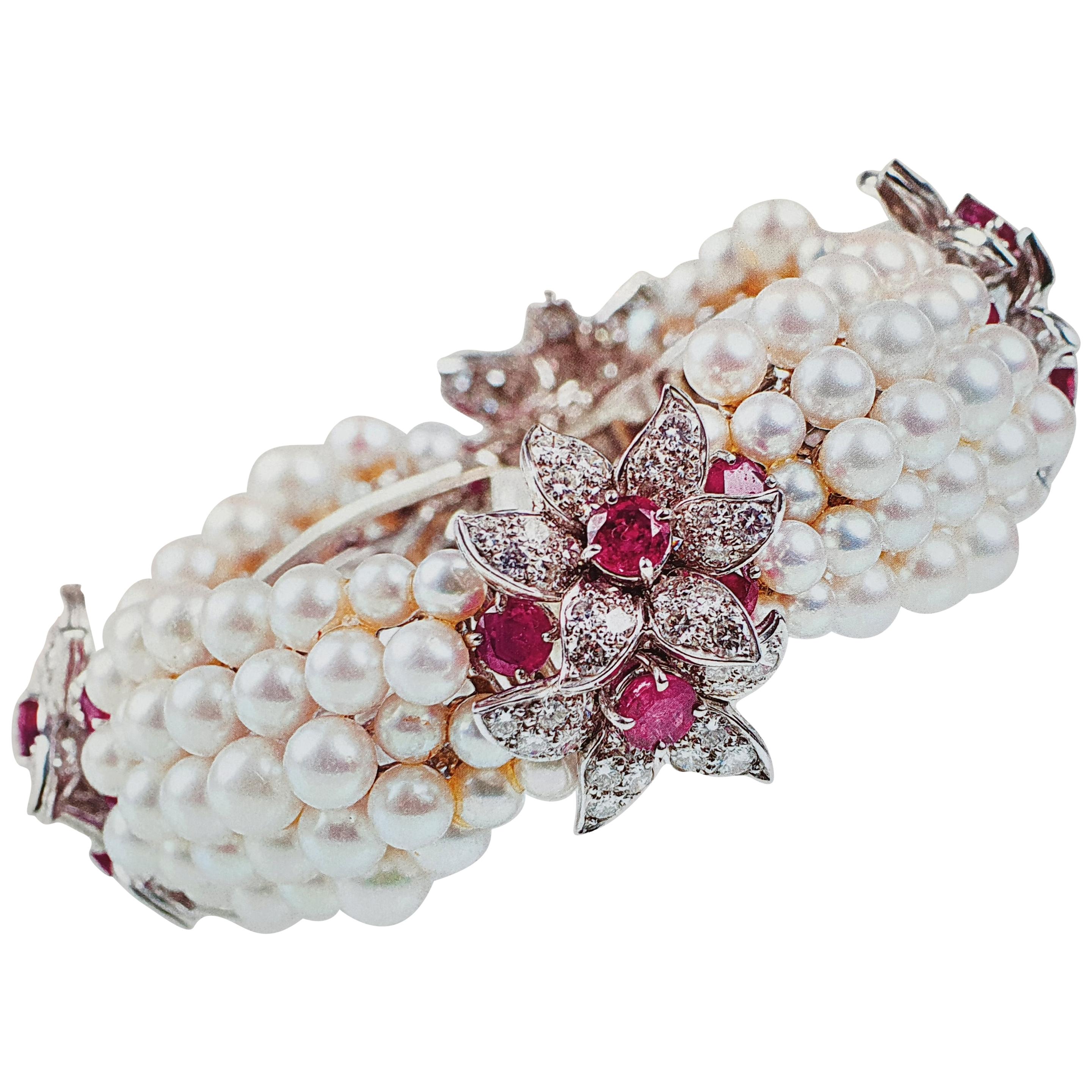 Bracelet vintage en or avec rubis, diamants et perles en vente