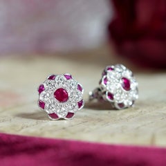 Boucles d'oreilles à clous à motif floral « Ruby Diamond » de style antique, en or blanc 14 carats
