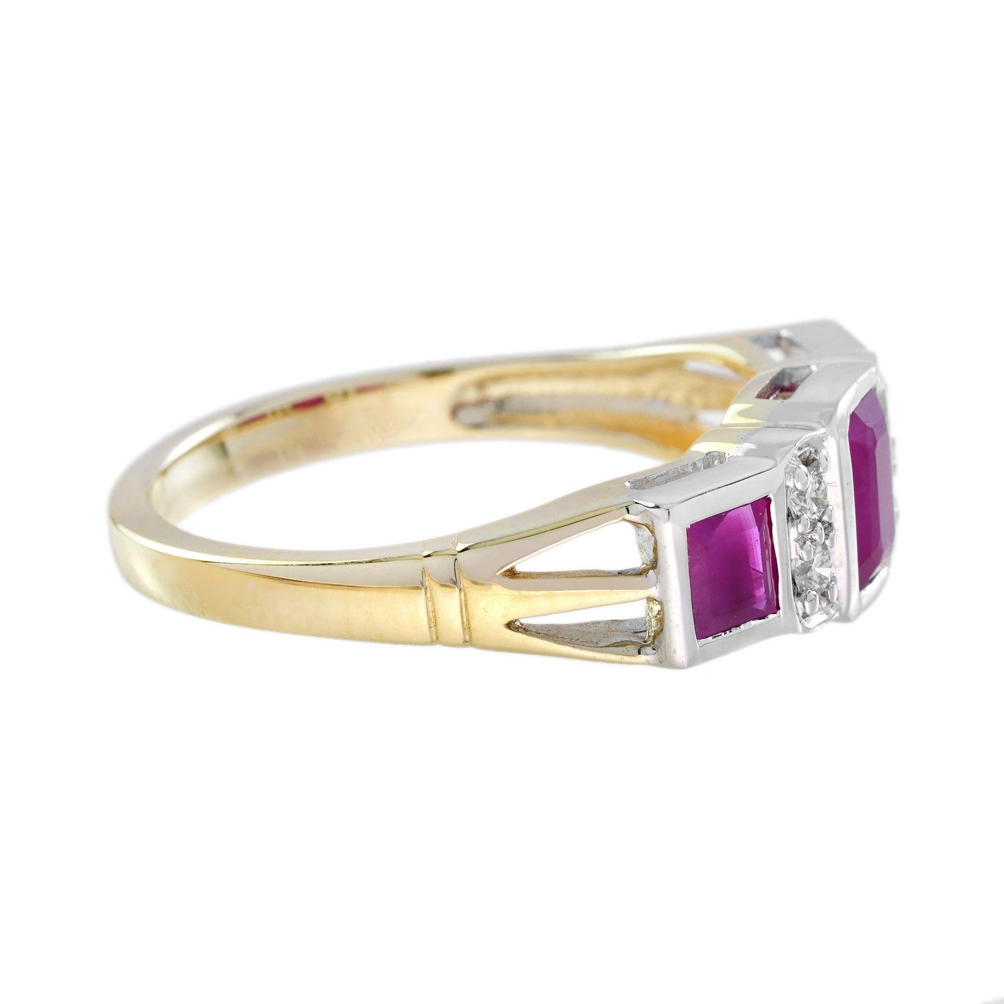 Rubí Diamante Anillo de Tres Piedras Estilo Art Decó en Oro Amarillo de 9 K en Nuevo estado para la venta en Bangkok, TH
