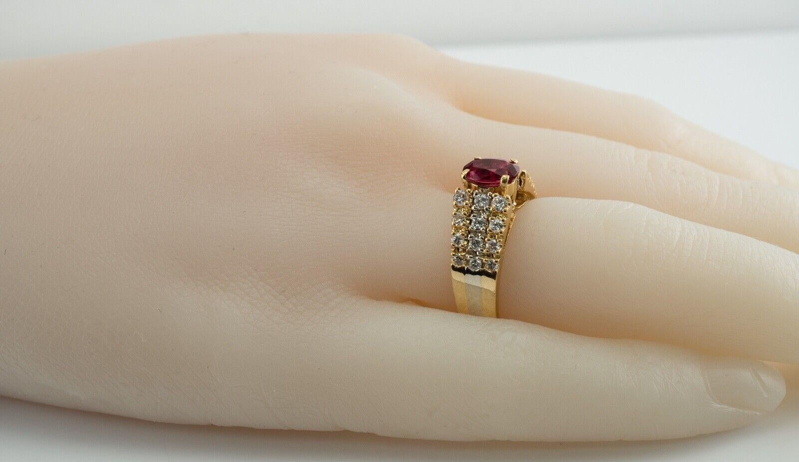 Ruby Diamond Band Ring 18K Gold Vintage For Sale 4