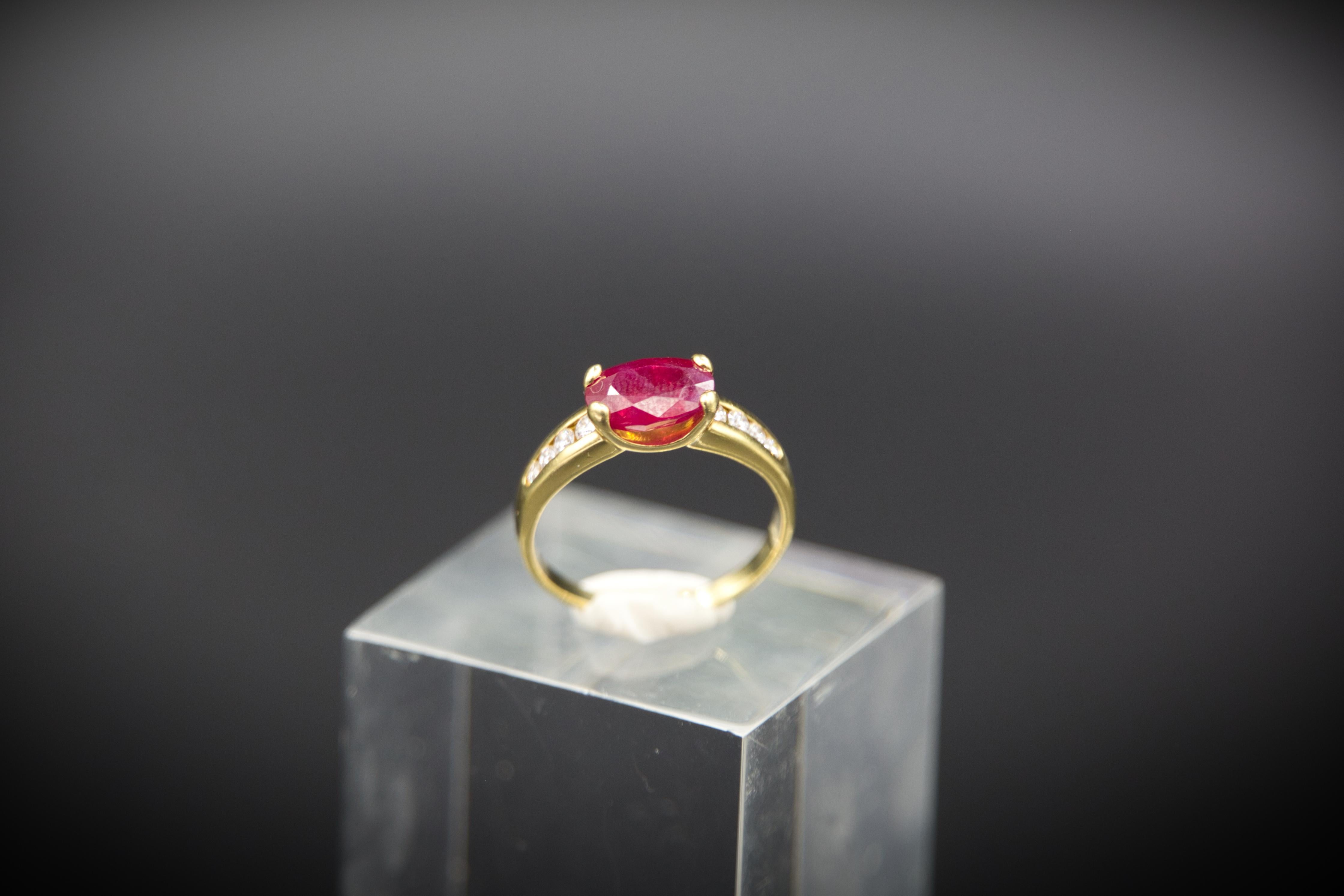 Anillo Rubí Diamante Oro 18 K en venta 3