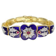 Bracelet de style ancien en or jaune 14 carats avec rubis, diamants et émail bleu