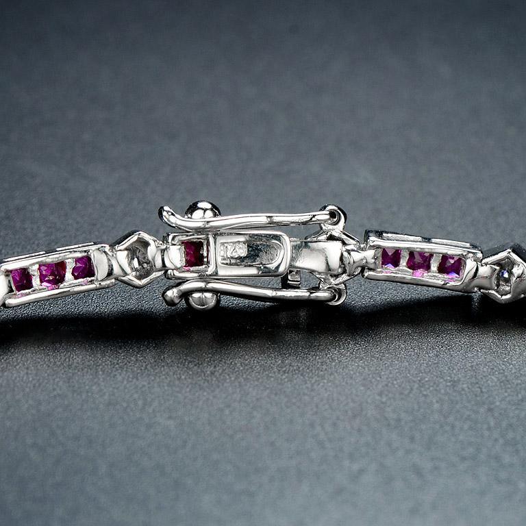 Alternate Triple Ruby and Round Diamond Link Bracelet in 18K White Gold In New Condition For Sale In Bangkok, TH