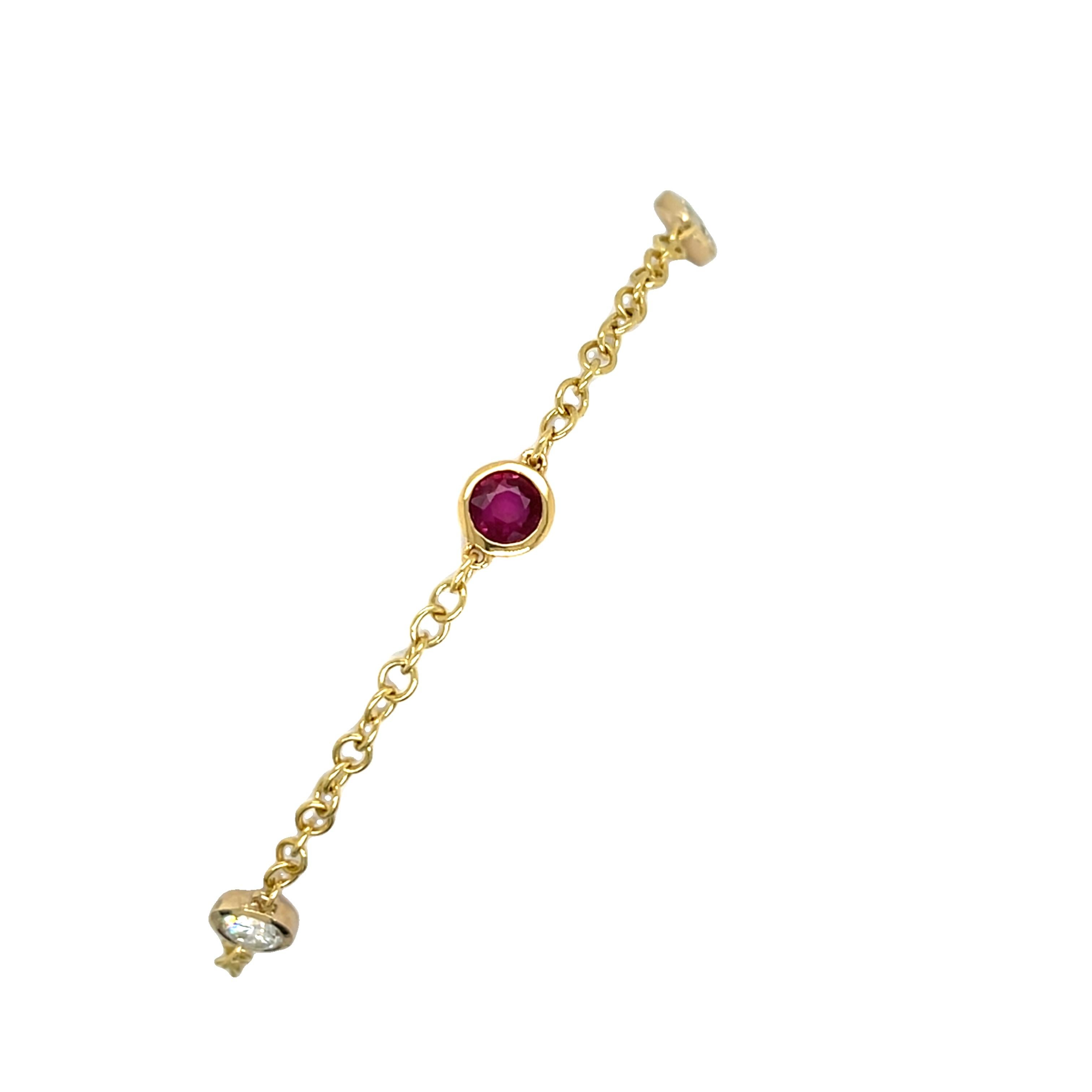 Taille ronde Bracelet en or jaune 18 carats serti de 3 diamants et 3 rubis en vente
