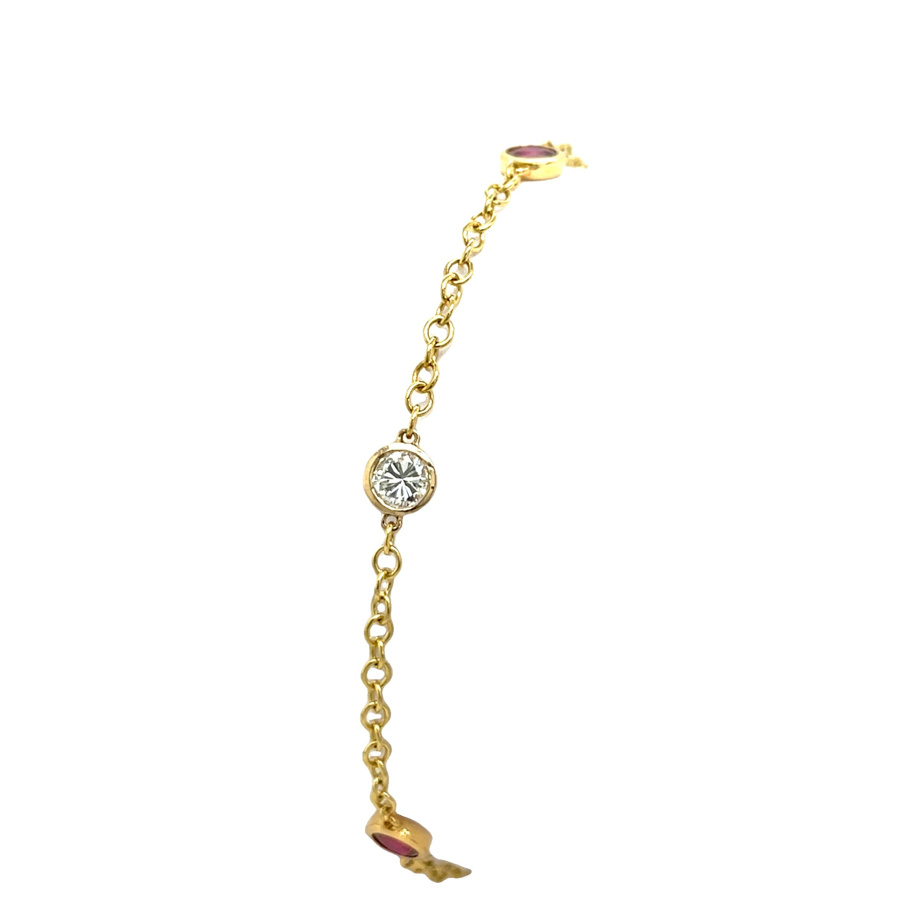 Bracelet en or jaune 18 carats serti de 3 diamants et 3 rubis Neuf - En vente à London, GB