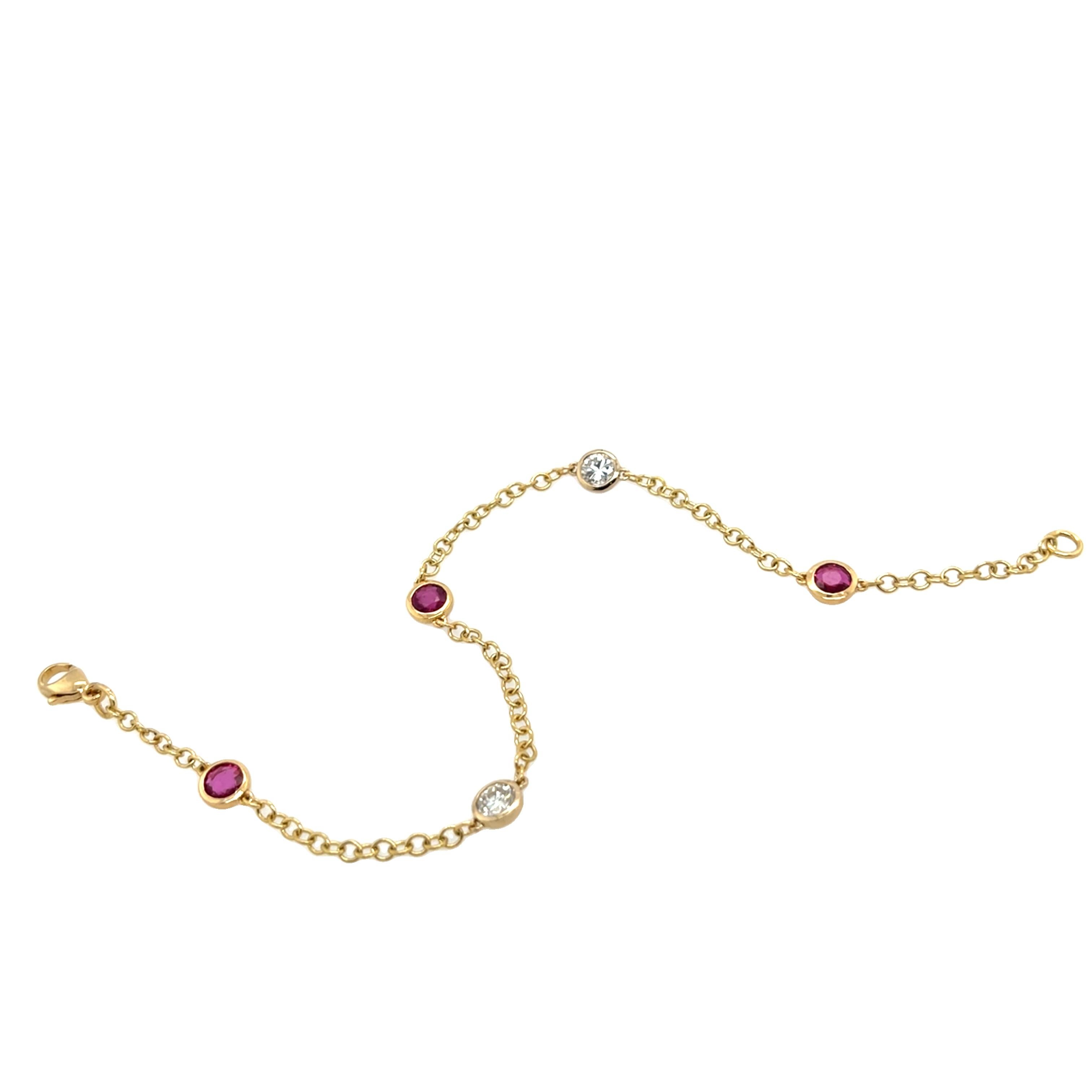 Bracelet en or jaune 18 carats serti de 3 diamants et 3 rubis Unisexe en vente