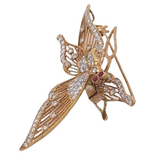 Broche papillon en or jaune 18 carats, diamants et rubis de 0,60 carat et 2 rubis