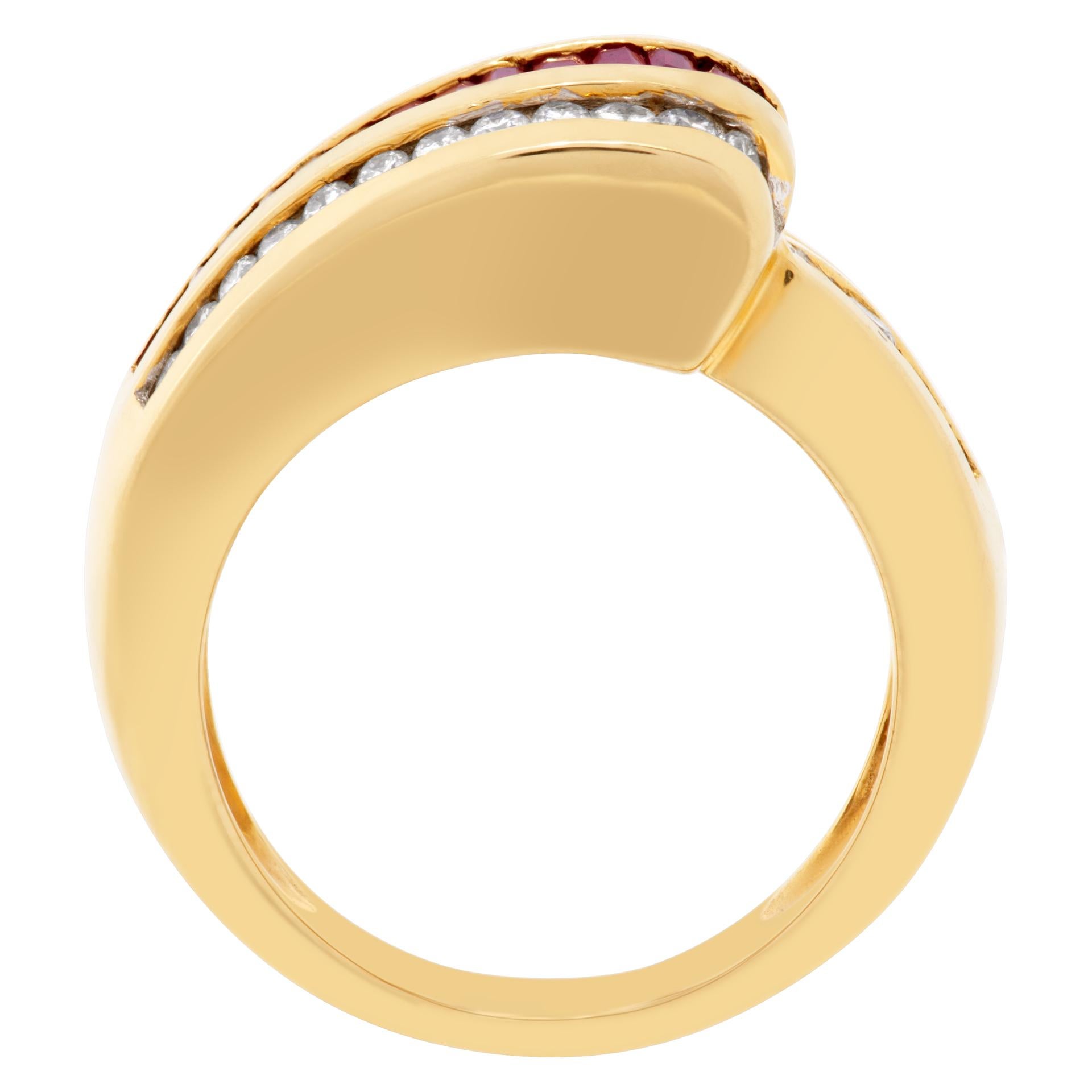 Donna Anello con rubino e diamante bypass in oro 18 carati in vendita