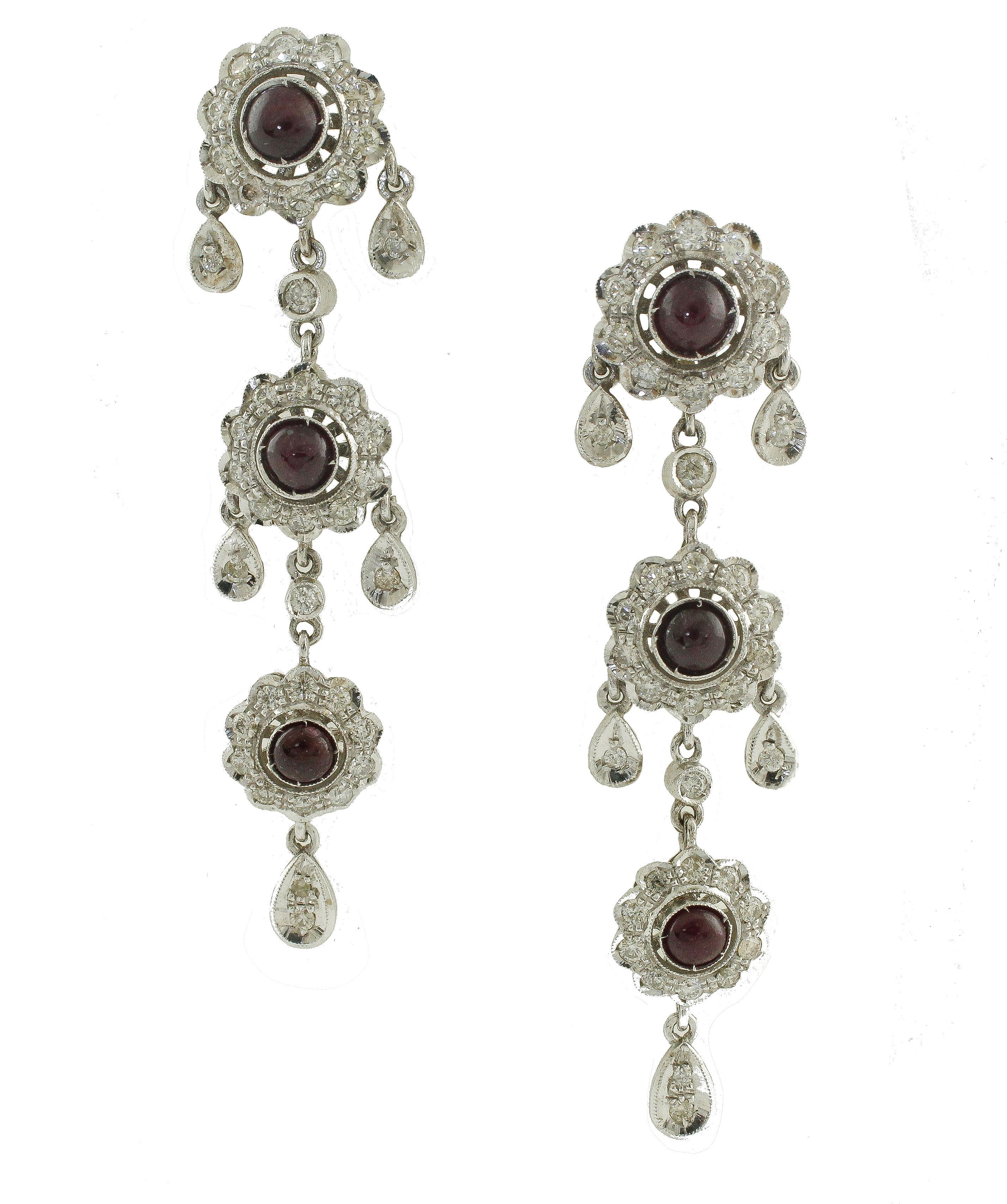 Particular chandelier earrings in 14Kt white gold composed of three flower covered in diamonds with a ruby in the center.

diamonds(2.47Kt)
ruby(3.78Kt)
tot weight 15gr
Rf. 536379

We hereby inform our customers that in the case of return they will