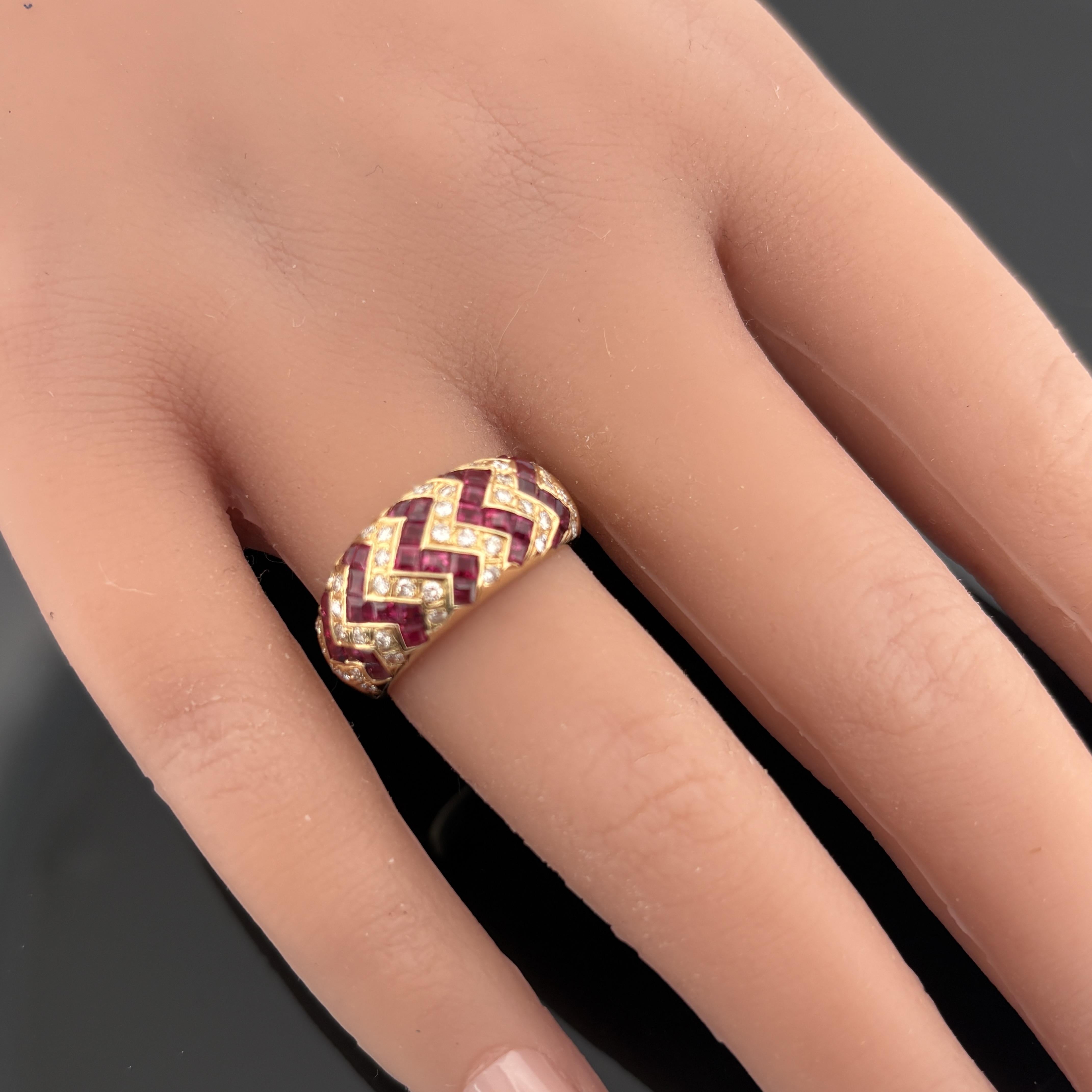 Bandeau Chevron Rubis & Diamants Or Jaune 18k 1.99ctw en vente 3